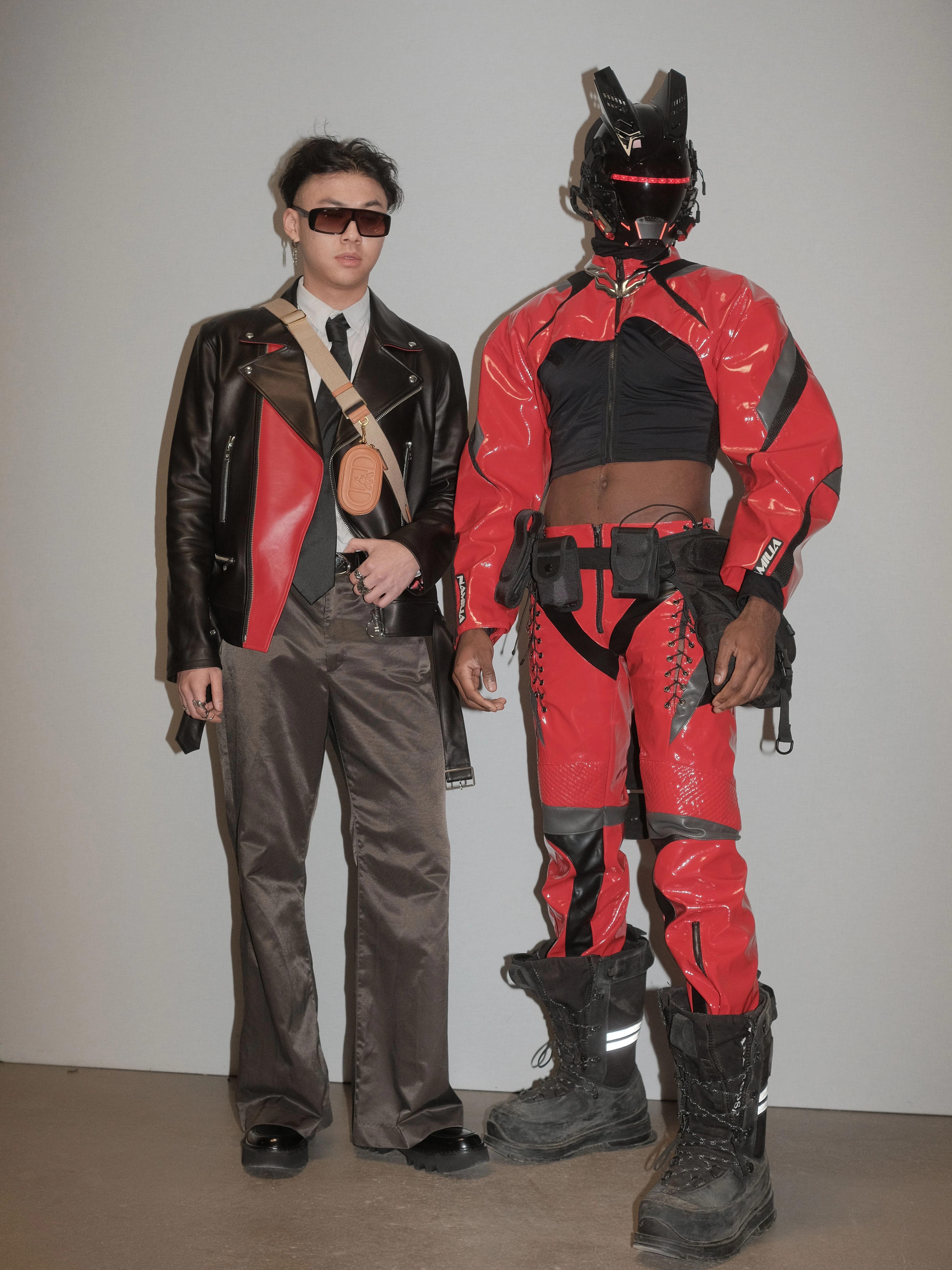 Unterwegs als Power Ranger: Manager Nubian Smith (re.) mit&nbsp;Duc Nguyen&nbsp;auf der Namilia-Modenschau.