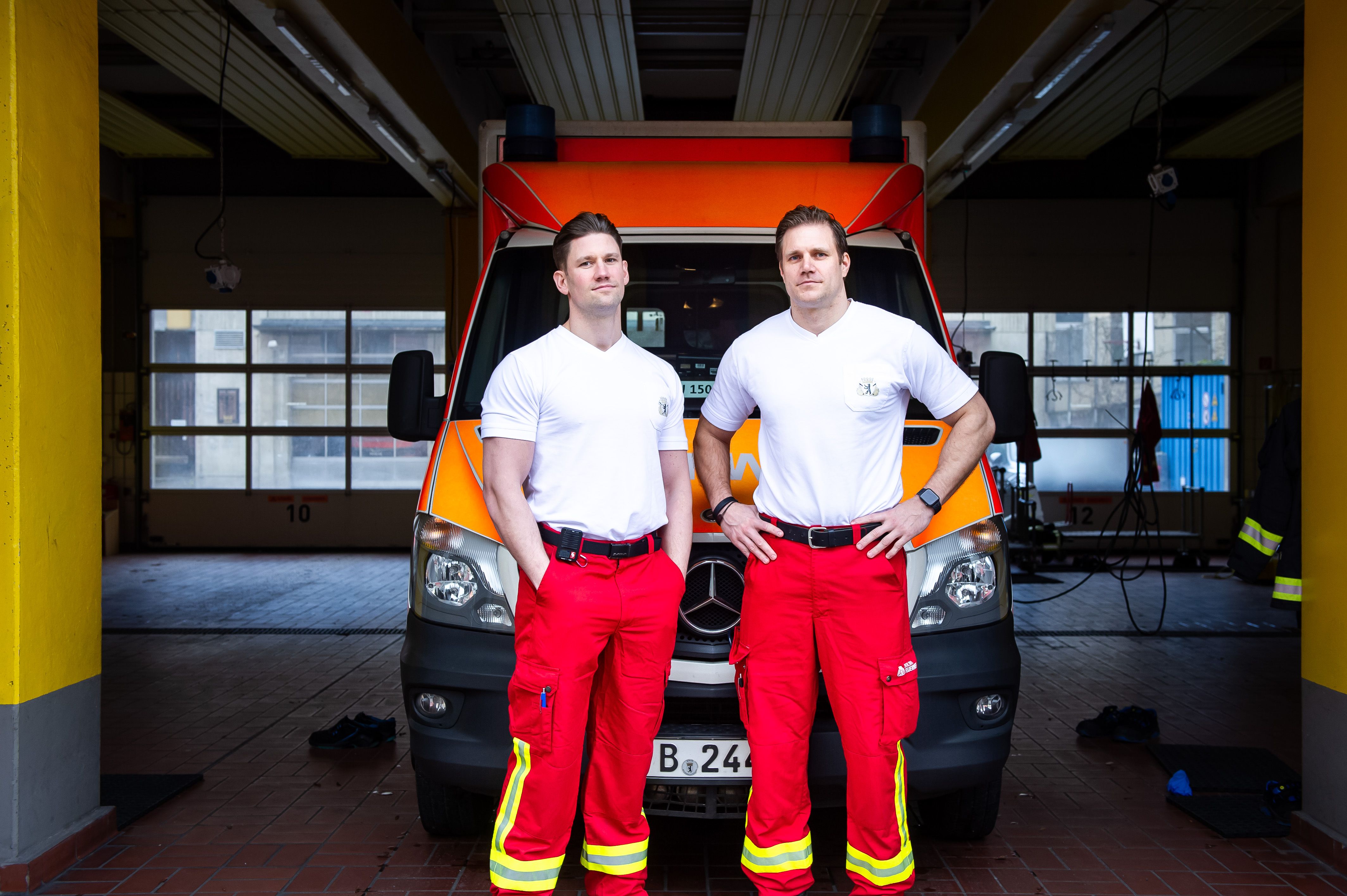 Die Retter Der Berliner Feuerwehr: Sie Helfen Bei Infarkt Und Blutigen ...