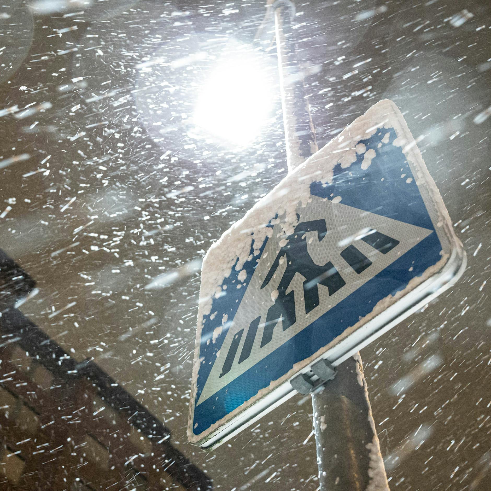 Schneechaos droht! Wetter endlich im Winter-Modus: Schneewalze rollt an – mit bibber-kalten minus 18 Grad