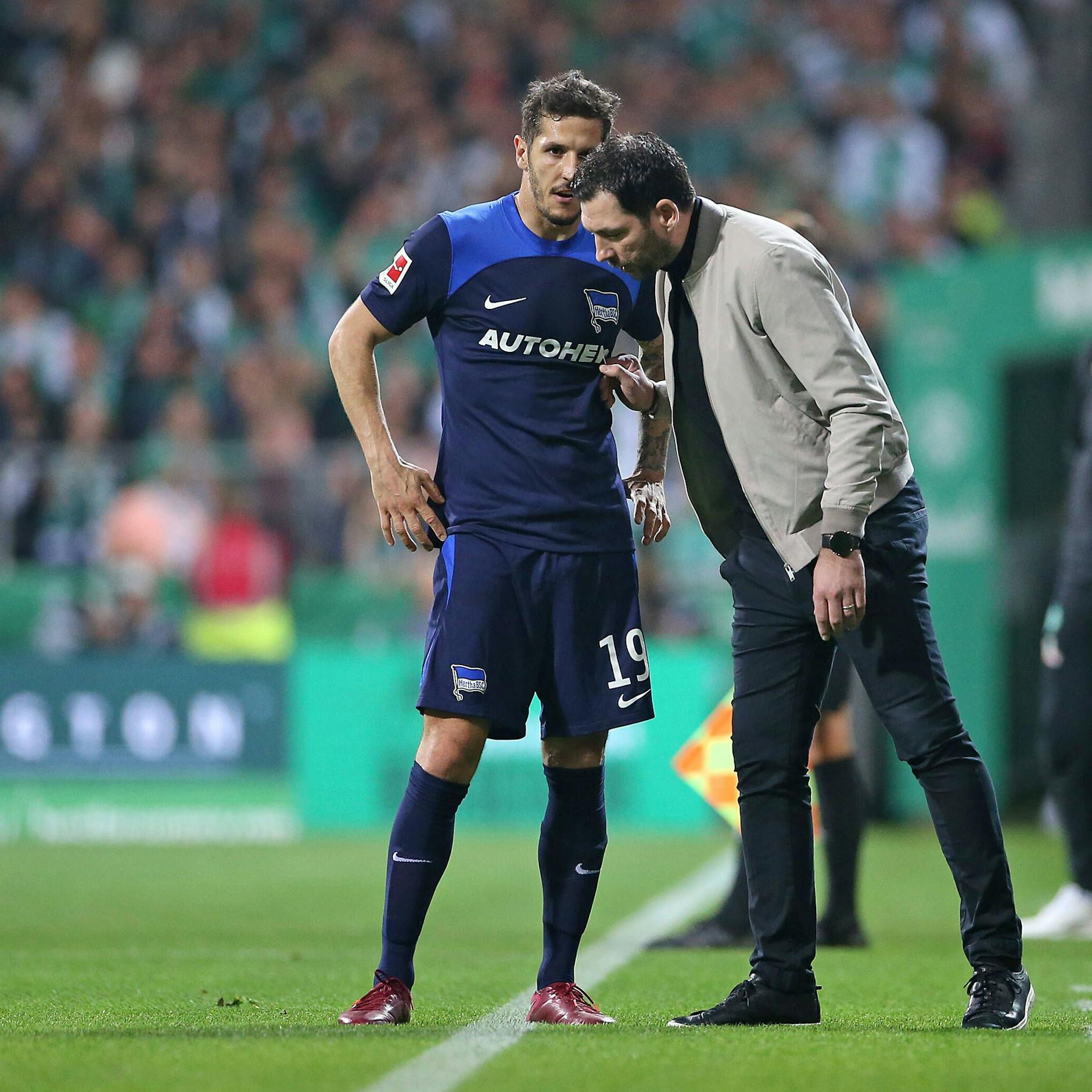 Trainer, es geht nicht mehr! Sandro Schwarz musste Herthas Stevan Jovetic beim 0:1 in Bremen nach 32 Minuten auswechseln – wegen einer Muskelverletzung.