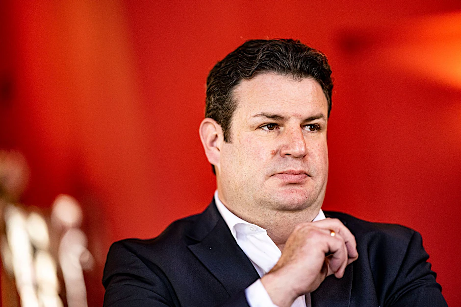 Arbeitsminister Hubertus Heil will das Ende der Vorgaben zum Schutz vor Corona am Arbeitsplatz vorziehen.