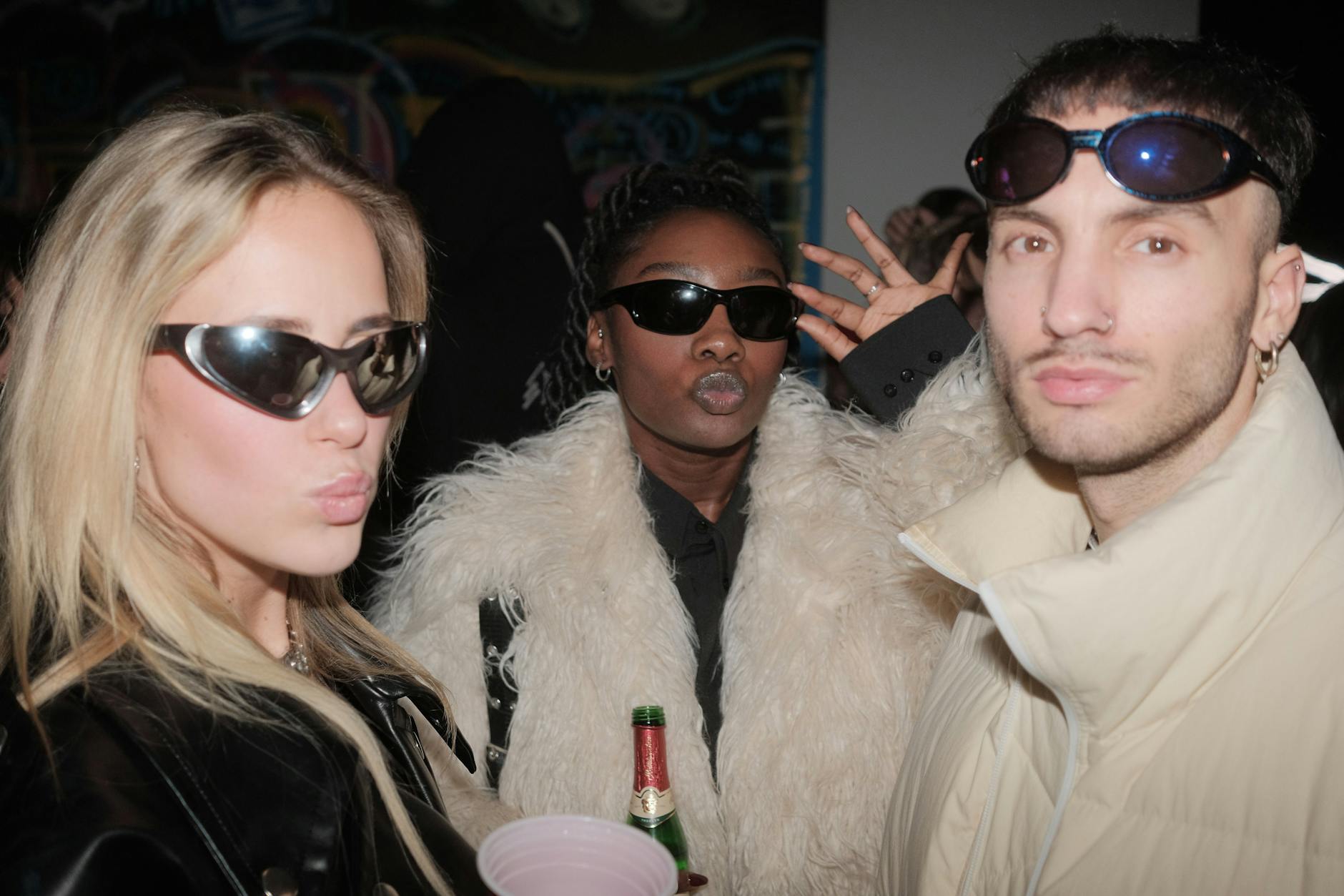 In den dicken Winterjacken war es auf der vollen Dead-Hype-Party schnell viel zu heiß. Die Stimmung war trotzdem gut.