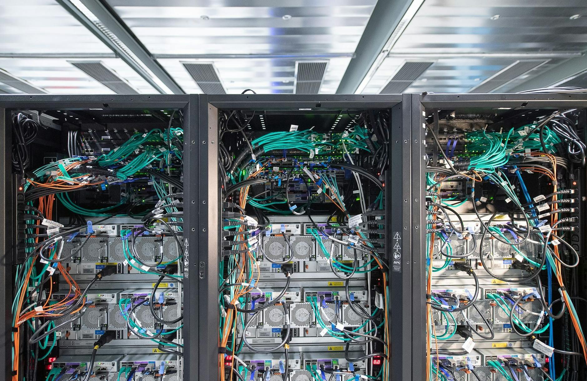 ARCHIV - Ein Hochleistungscomputerin Stuttgart. In Russland ist die einst aufstrebende Digitalbranche seit dem Angriff auf die Ukraine spürbar eingebrochen.