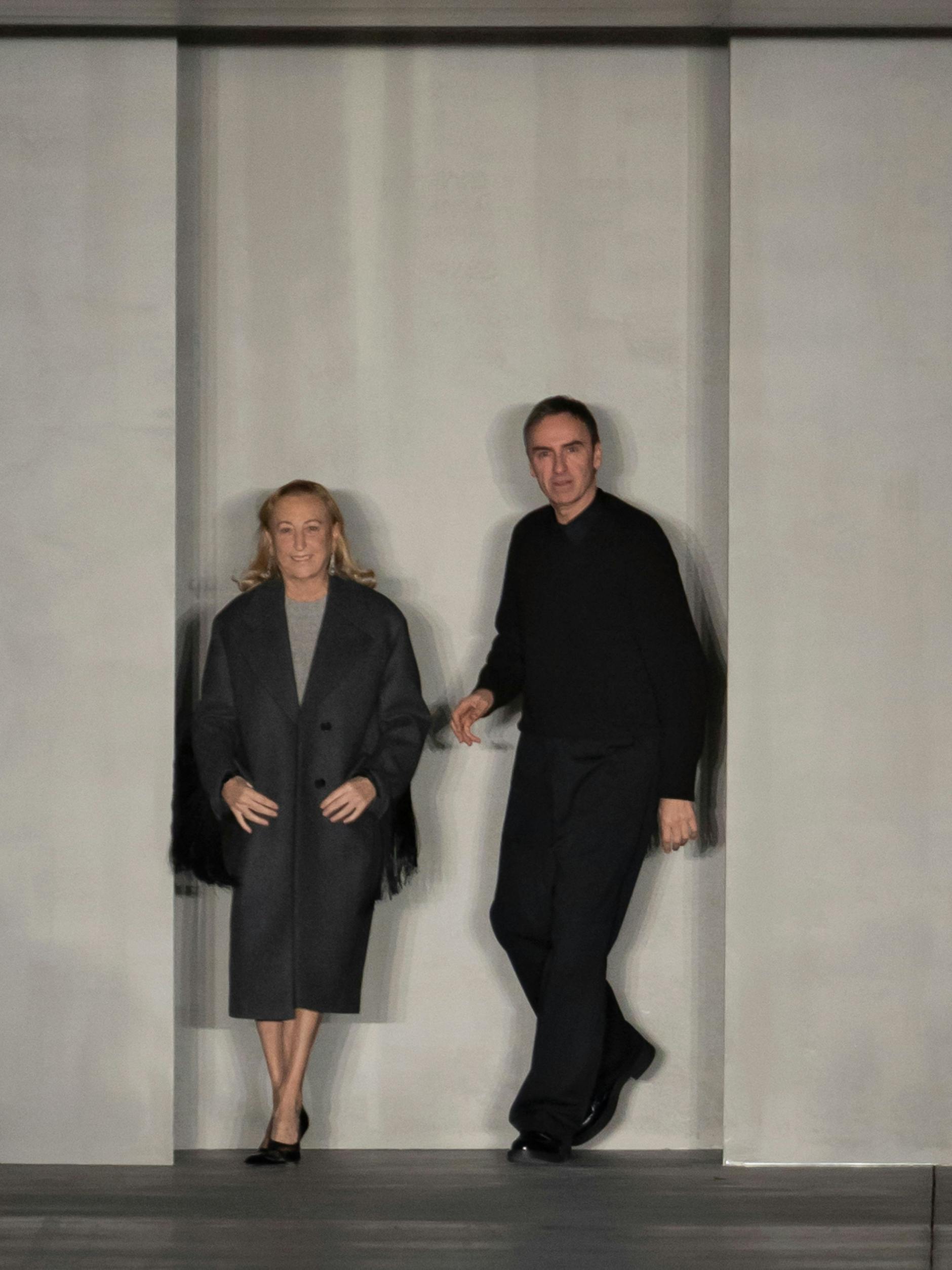 Dr. Miuccia Prada und Raf Simons zeigen sich auch am vergangenen Sonntag wieder (sehr kurz) nach ihrer Runway-Show.