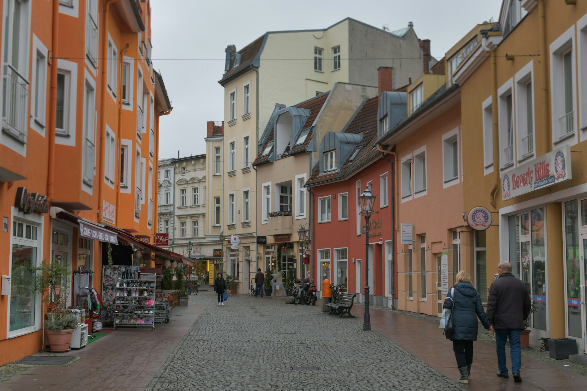 Blick in die Havelstraße in der Spandauer Altstadt: Jedes Haus, jeder Stein erzählt hier Geschichte.