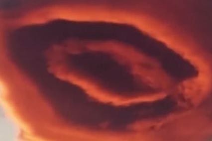 Eine merkwürdige Wolke wurde über der Türkei gesichtet. Sie erinnert an ein Ufo.