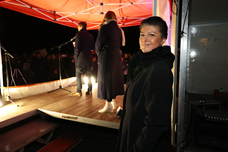 Sahra Wagenknecht vor ihrem Auftritt im Wahlkampf der Linke in Berlin.