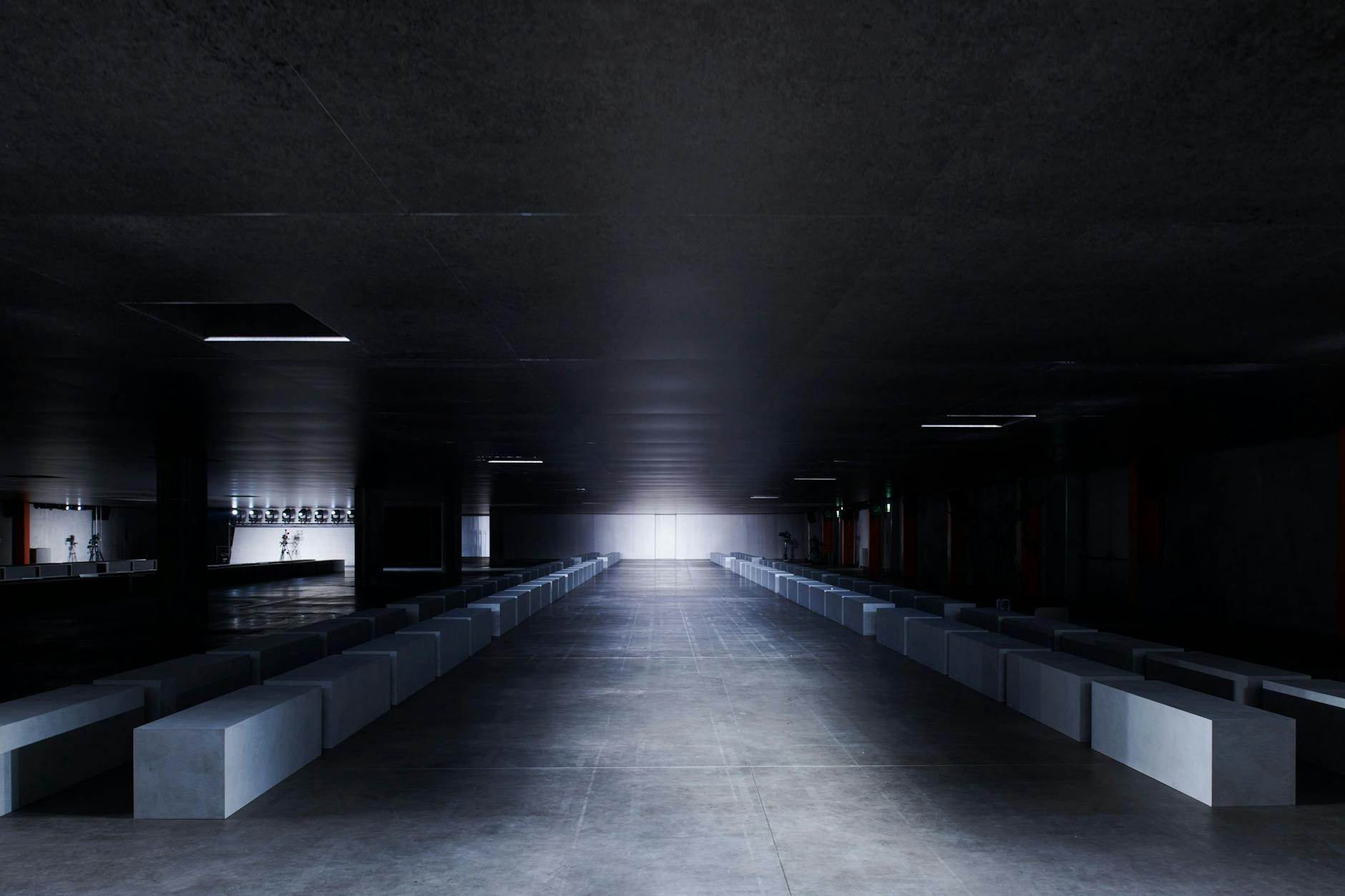 Der große Saal im Torre der Fondazione Prada wird für jede Show neu gestaltet.