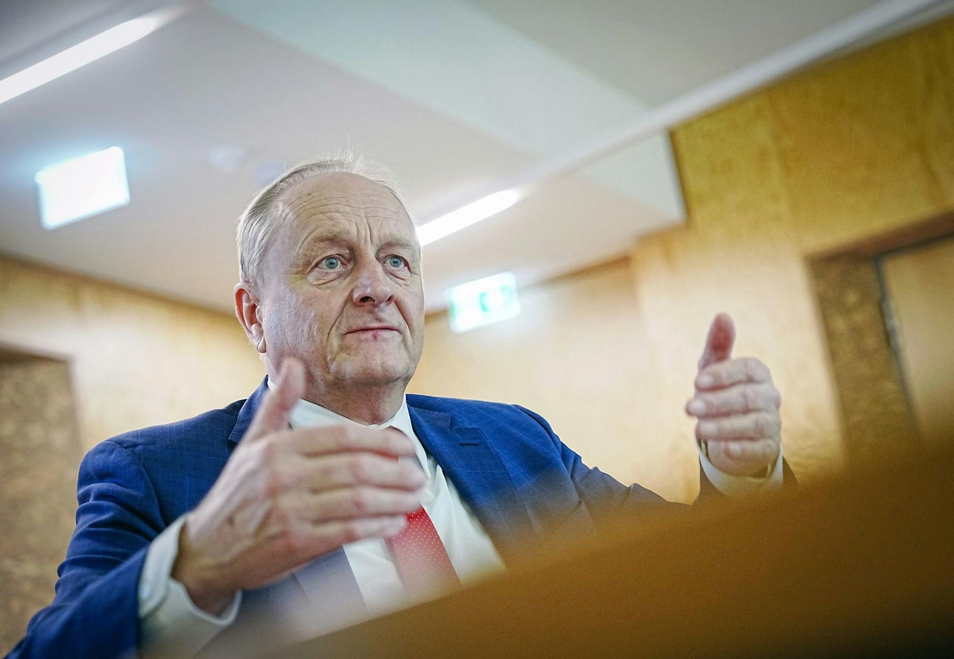 PRODUKTION - Der Bauernpräsident Joachim Rukwied spricht in Berlin zur Presse.
