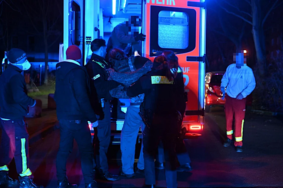 Der Tatverdächtige bei der Festnahme nach der Attacke in Berlin-Lichtenberg
