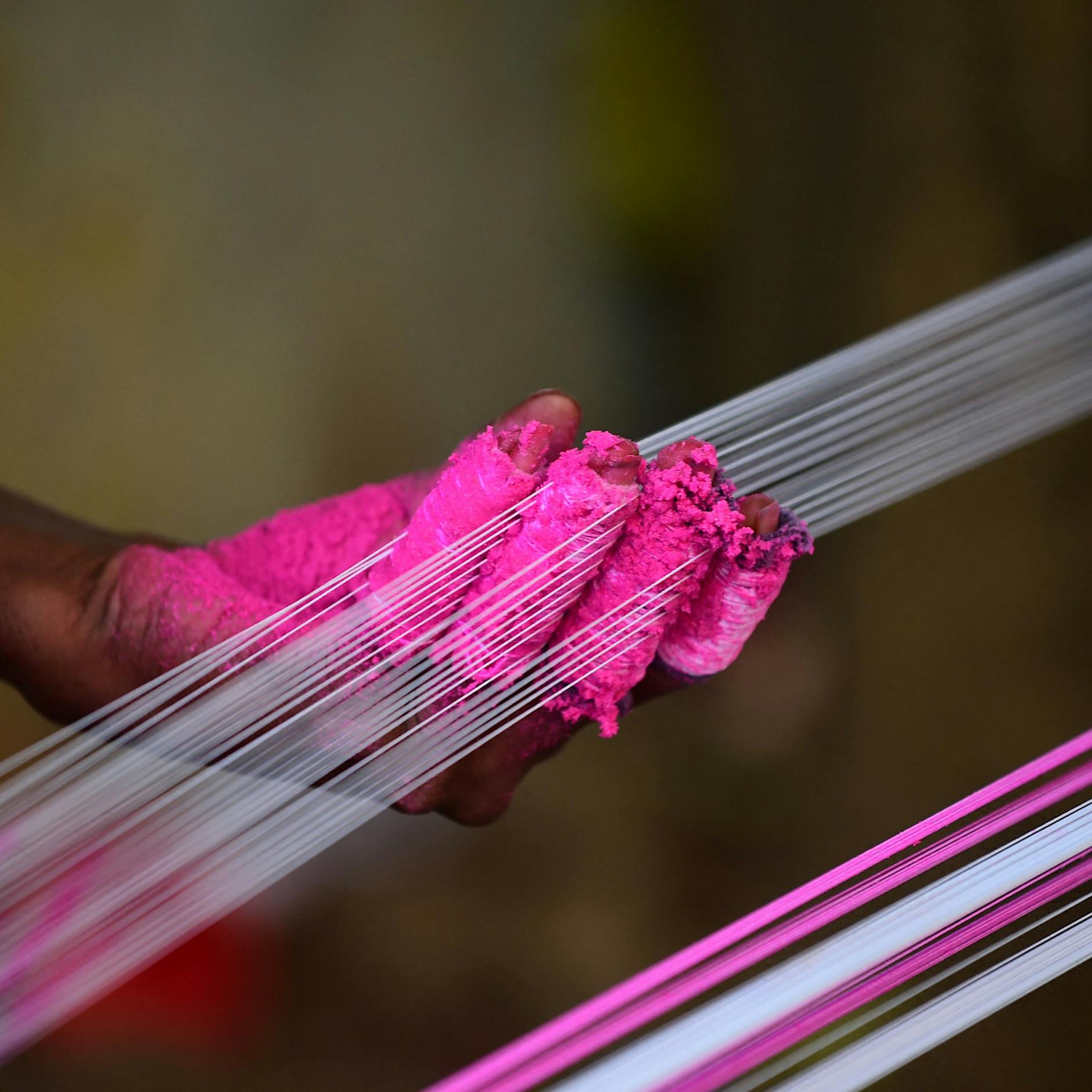 MIT VIDEO! Wie im Horrorfilm: Sechs Menschen sterben bei Drachen-Fest – die Schnüre schnitten ihnen die Kehlen durch!