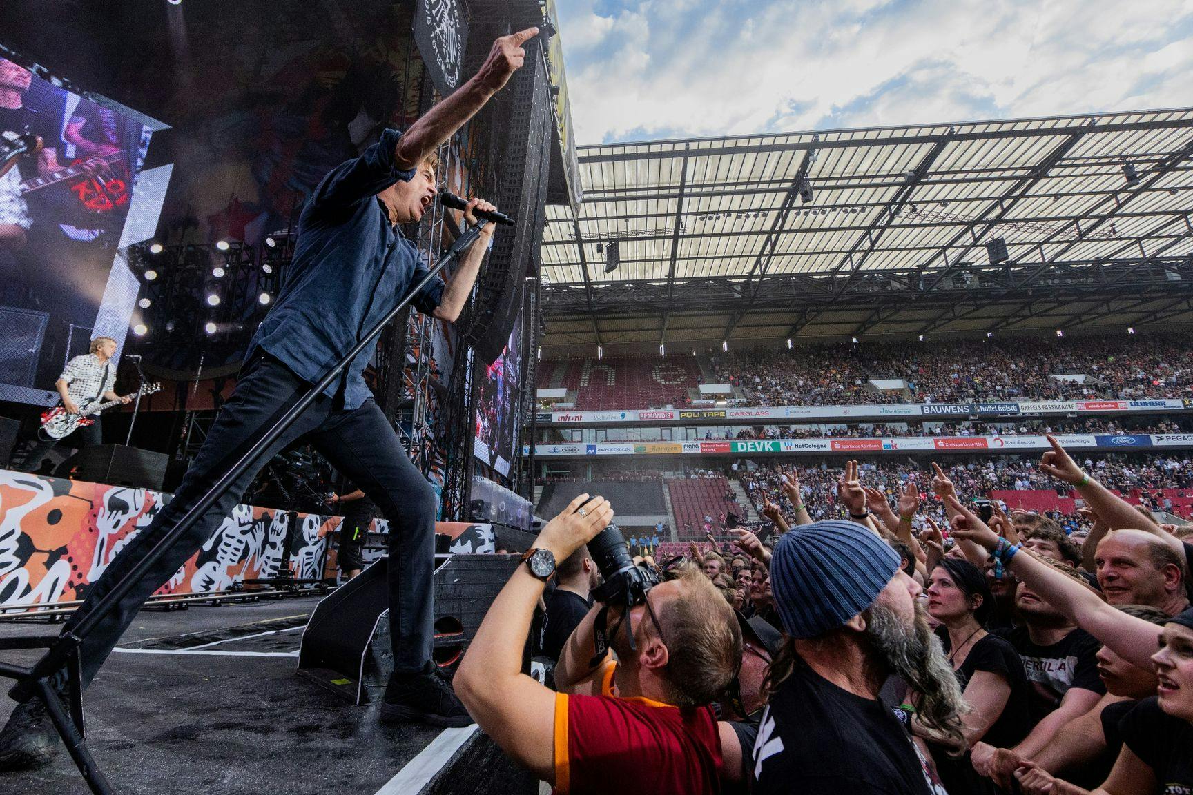 Die Toten Hosen mit ihrem Frontmann Campino bei einem Live-Auftritt im Juni 2022.