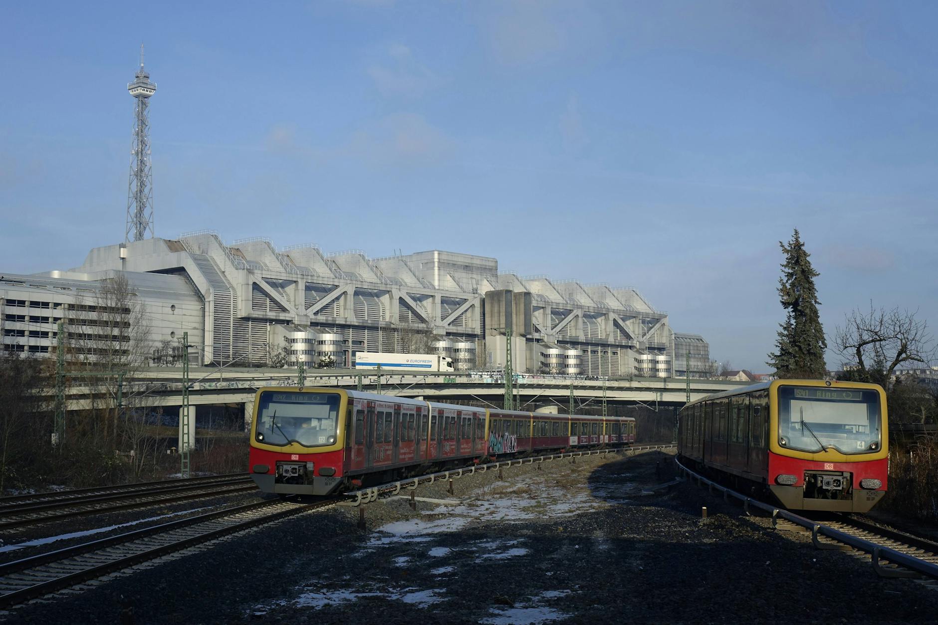 Am Bahnhof Westkreuz haben am Freitagabend zeitweise keine S-Bahnen gehalten.