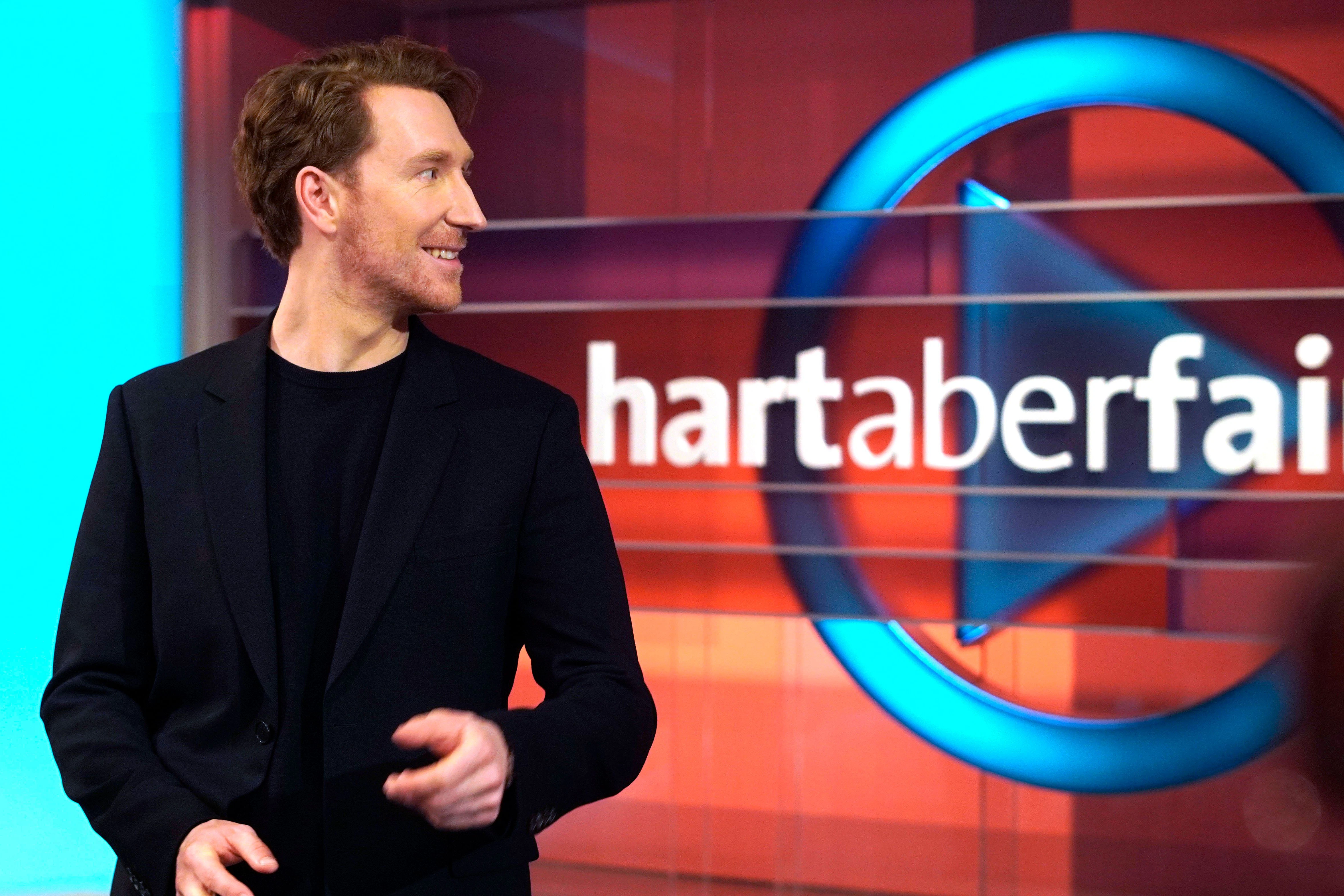 Louis Klamroth in der ARD-Talkshow hart aber fair im Studio Adlershof. Berlin, 09.01.2023 