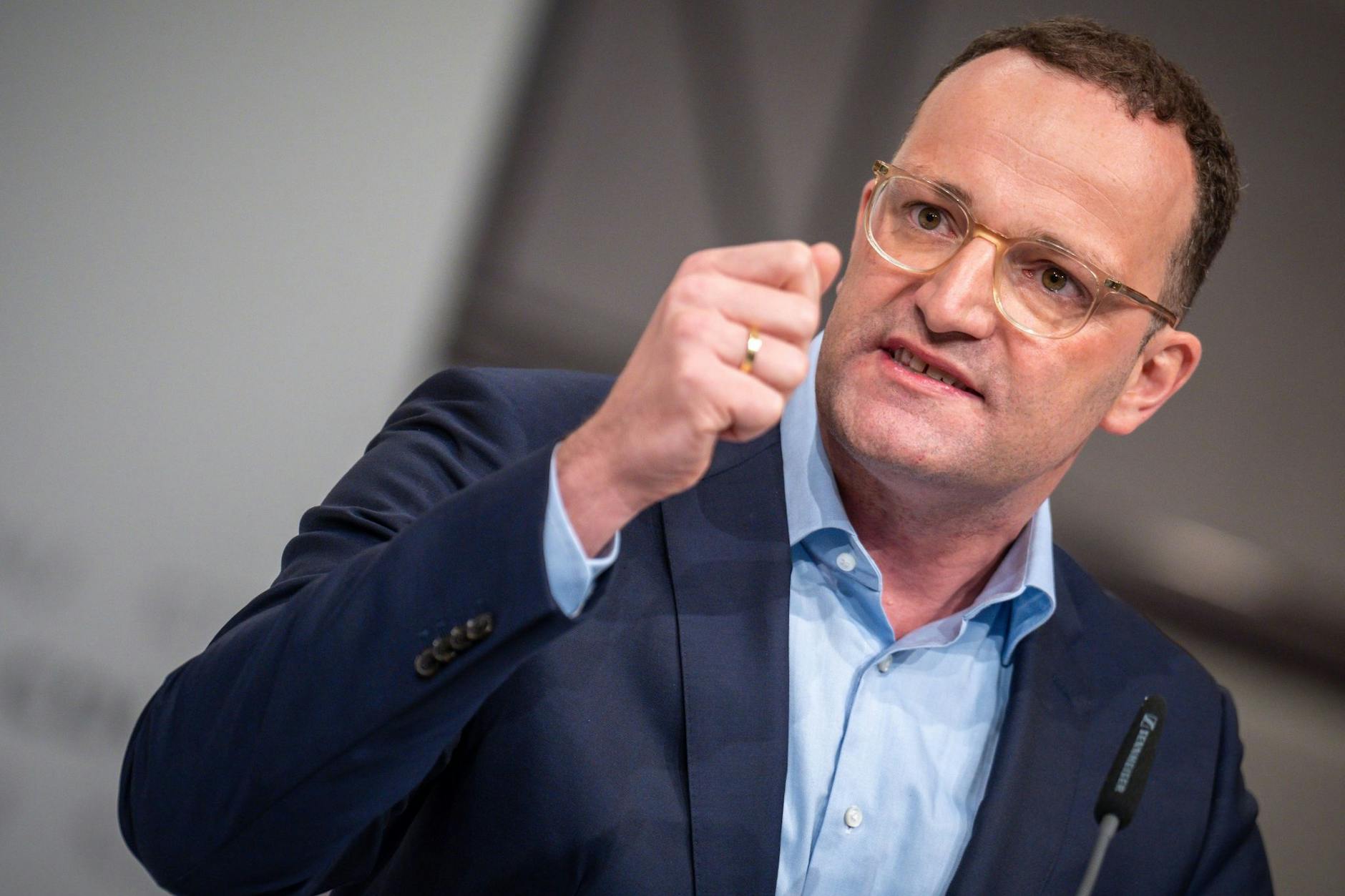 Unions-Fraktionsvize Jens Spahn kritisiert Olaf Scholz scharf.