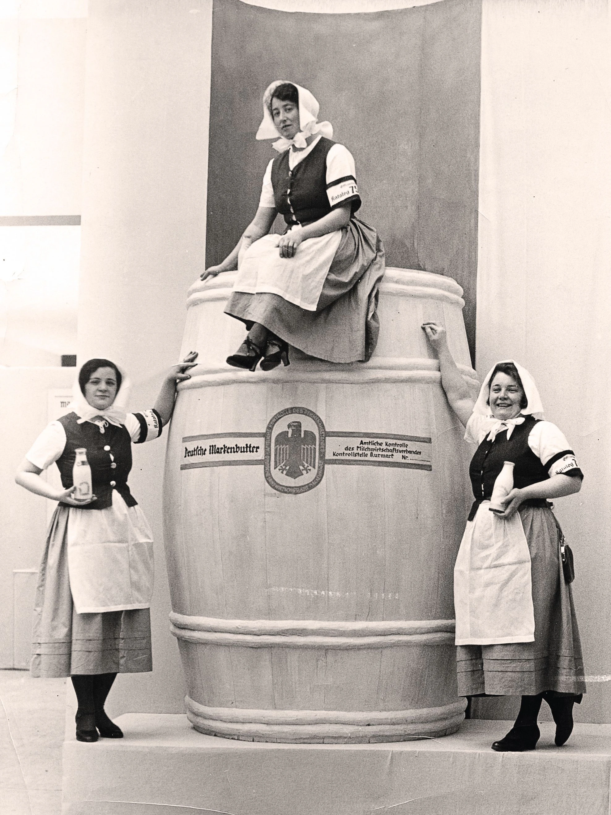 1934 verblüffte auf der Grünen Woche das größte Butterfass Deutschlands die Besucher.
