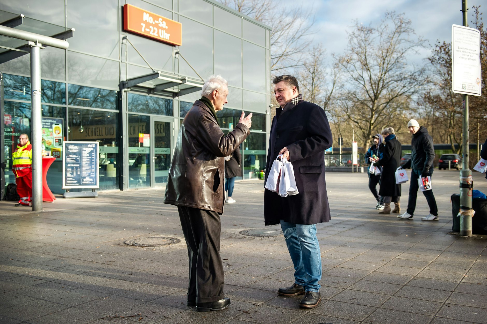 Bausenator Andreas Geisel (SPD) beim Straßenwahlkampf in Lichtenberg.