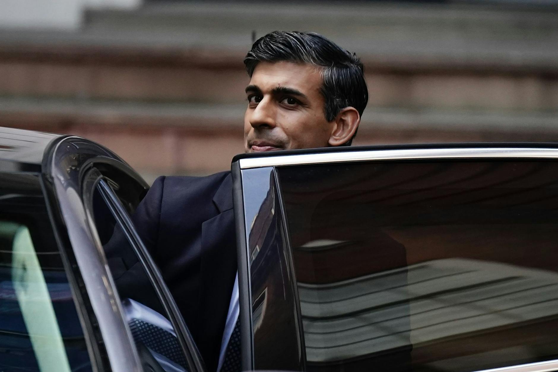 Rishi Sunak gesteht „seinen Fehler voll und ganz ein“. 