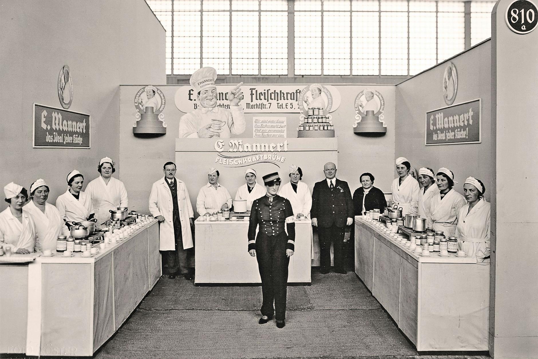 So präsentierte sich ein wackerer Hersteller von Fleischbrühe bei der Grünen Woche 1937.