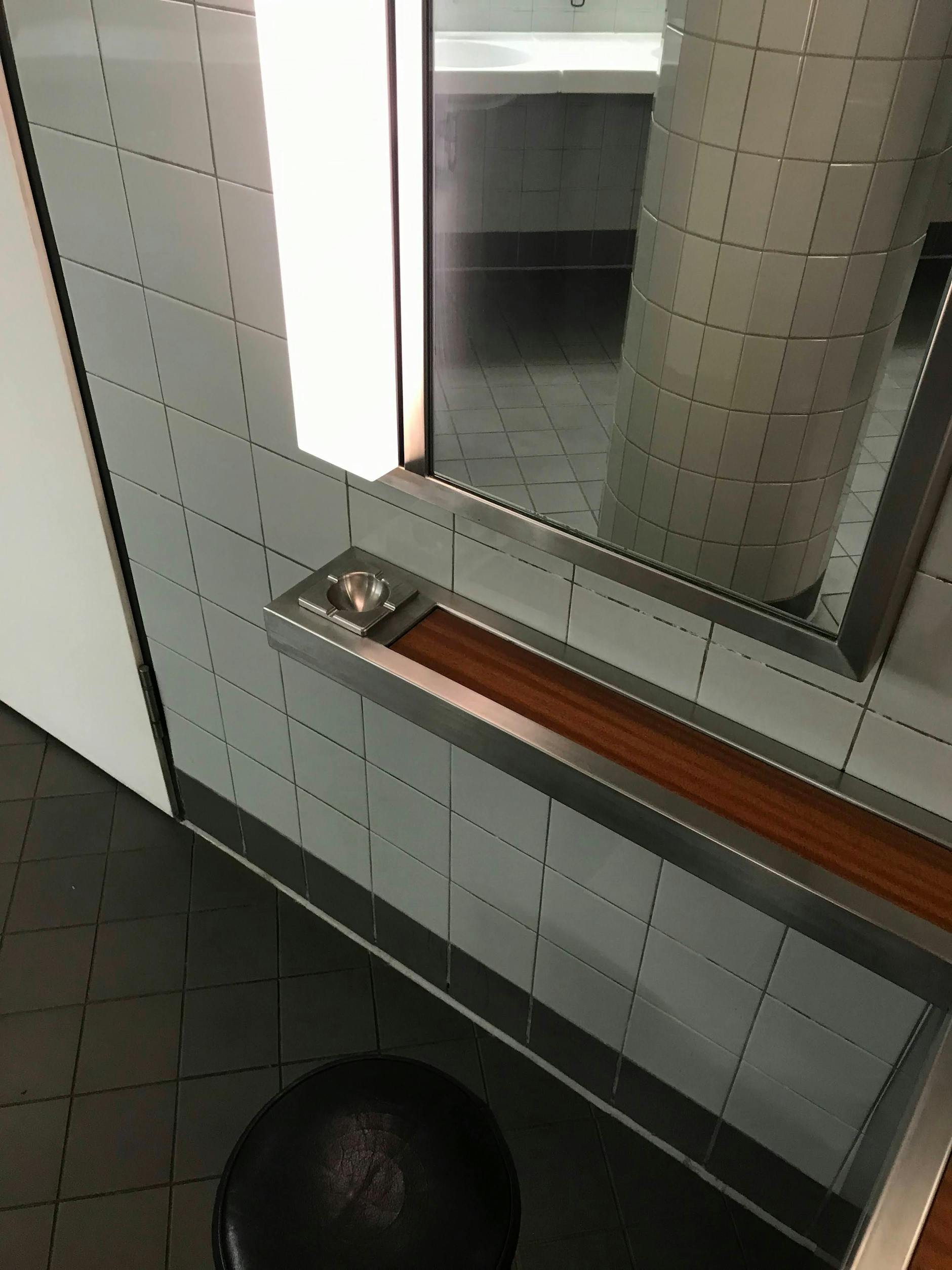 Wunderbare Aschenbecher, Boten einer anderen Zeit.