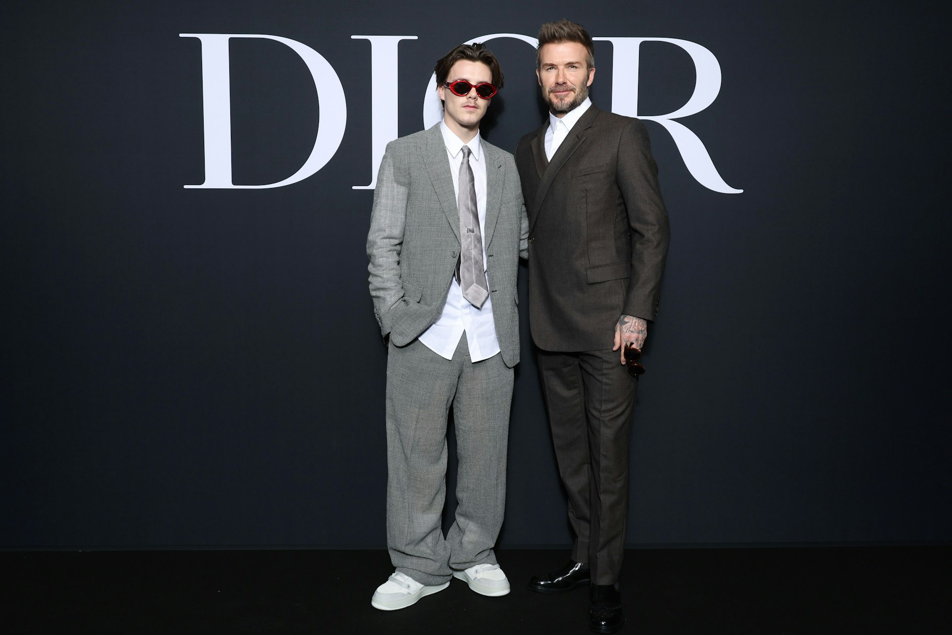 Drinnen vor der Fotowand: David Beckham mit Sohnemann Cruz, der hin und wieder für Schlagzeilen sorgt. Zum Beispiel, wann er wo mit welcher neuen Freundin gesichtet wurde.