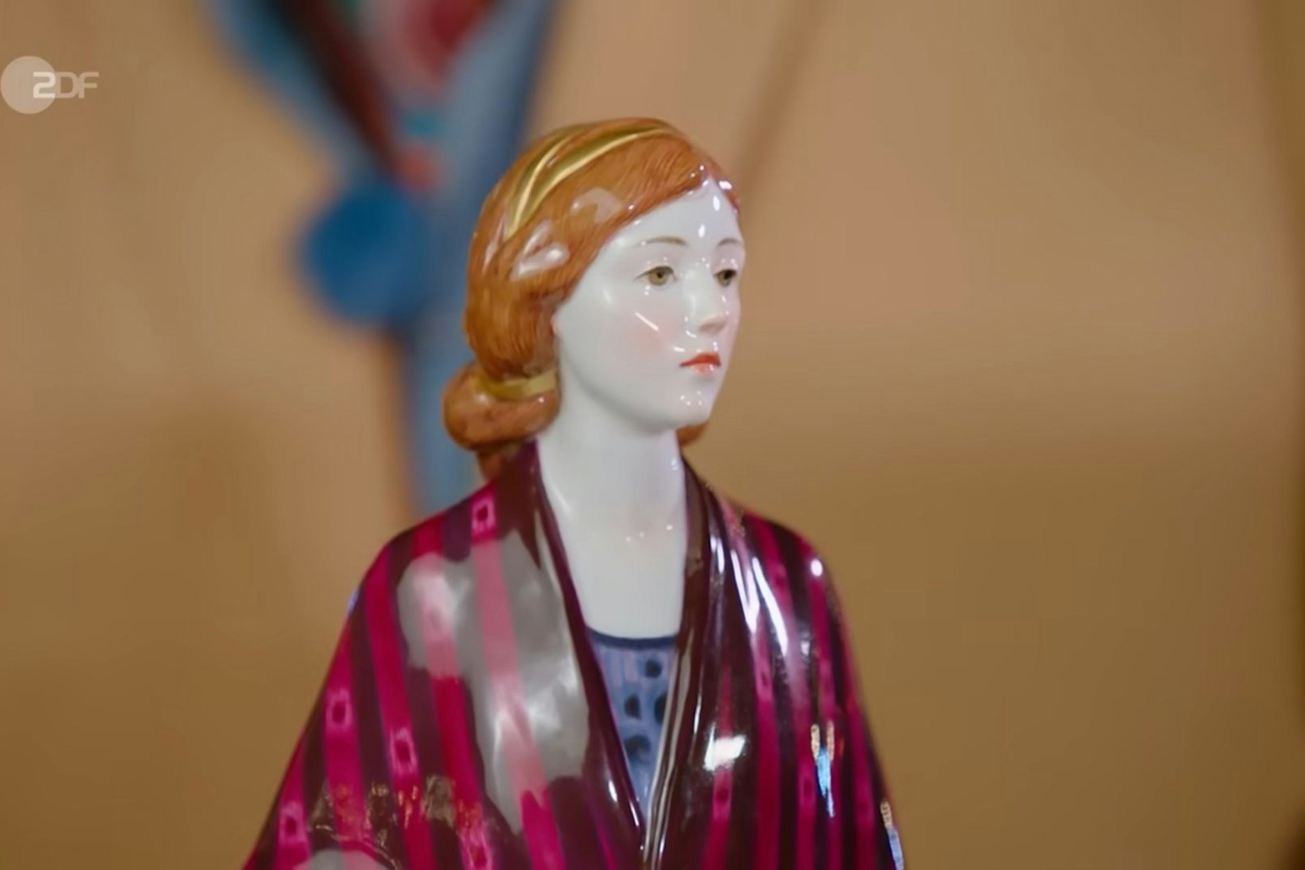 Diese Porzellanfigur kam bei Bares für Rares unter den Hammer - und brachte den Besitzern eine unglaubliche Summe.