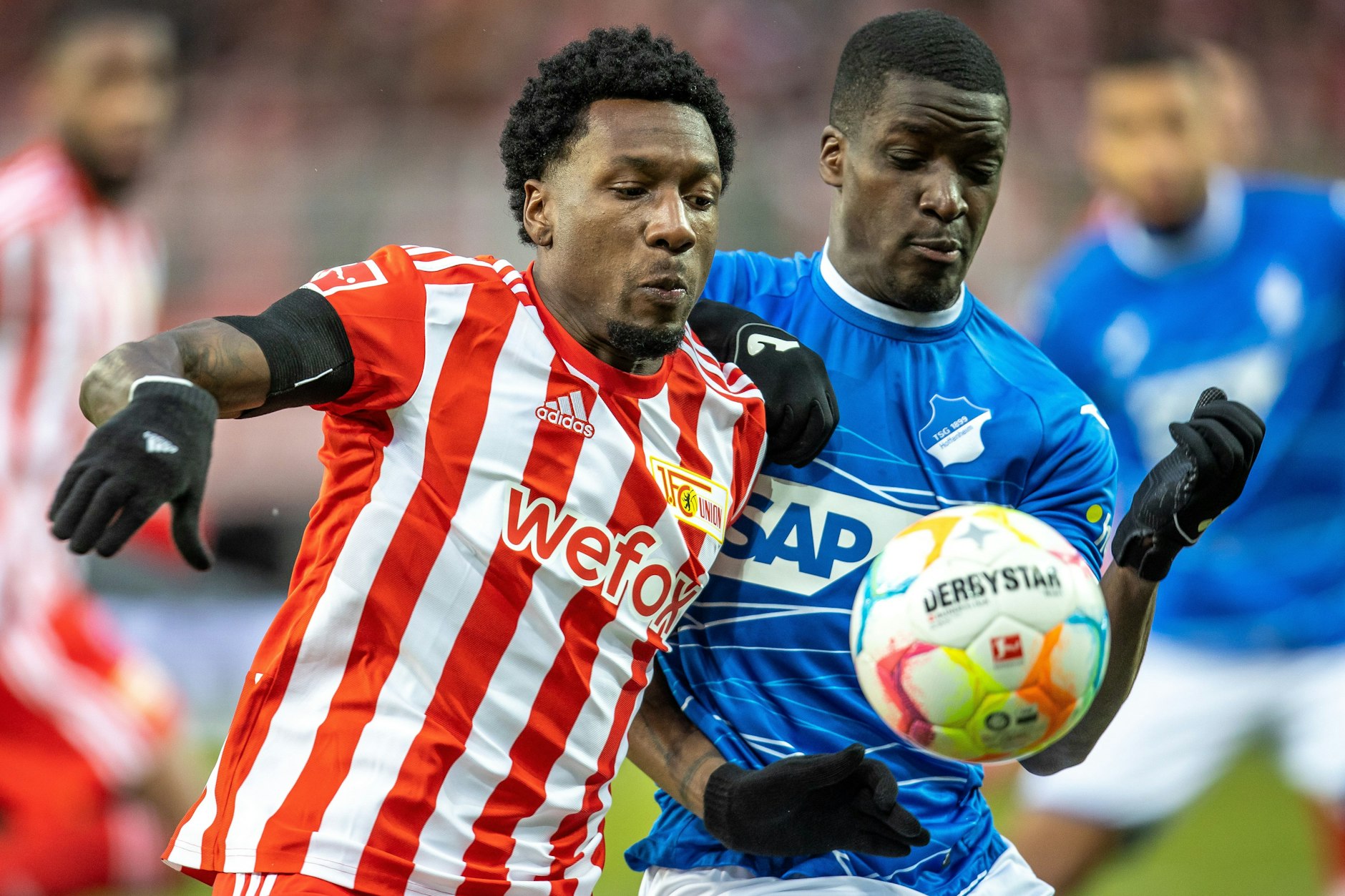 Sheraldo Becker (l., gegen Hoffenheims Stanley Nsoki) blieb über weite Strecken der Partie blass.