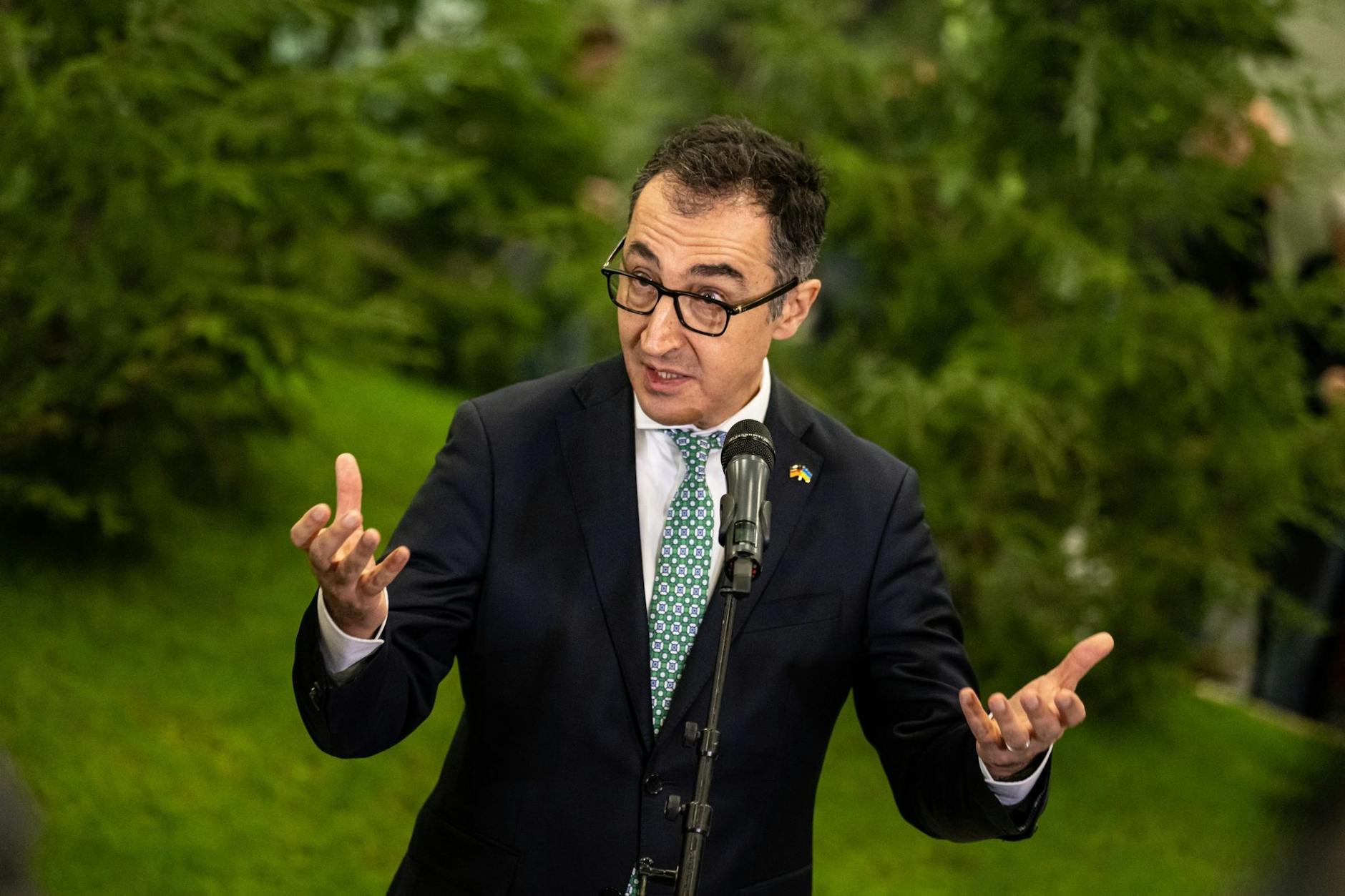 Cem Özdemir (Bündnis 90/Die Grünen), Bundesminister für Ernährung und Landwirtschaft, spricht auf der Internationalen Grünen Woche 2023. ein Pressestatement. Die Grüne Woche, die weltgrößte Messe für Ernährung, Landwirtschaft und Gartenbau, findet vom 20. bis 29. Januar auf dem Gelände der Messe Berlin statt.