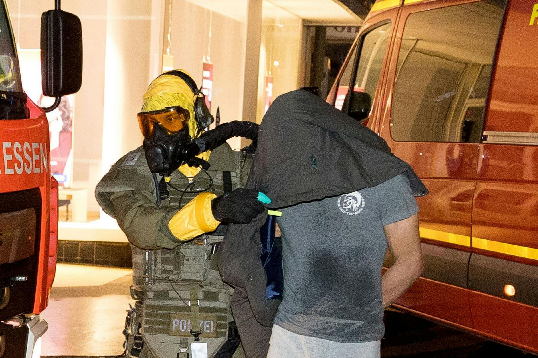 ARCHIV - Anti-Terror-Ermittler bei der Festnahme des 32-jährigen Verdächtigen am 8. Januar.