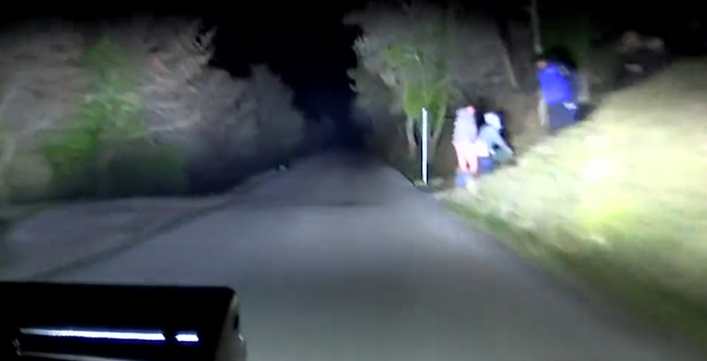 Irres Video bei Rennen! Kamera filmt Pärchen beim Sex neben Rallye-Strecke