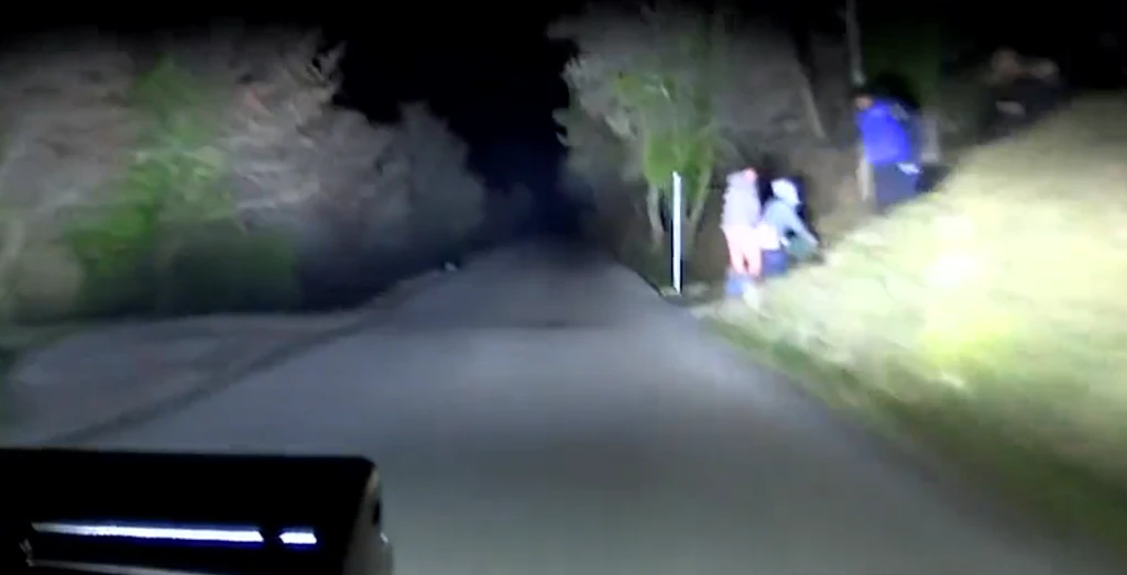 Irres Video bei Rennen! Kamera filmt Pärchen beim Sex neben Rallye-Strecke