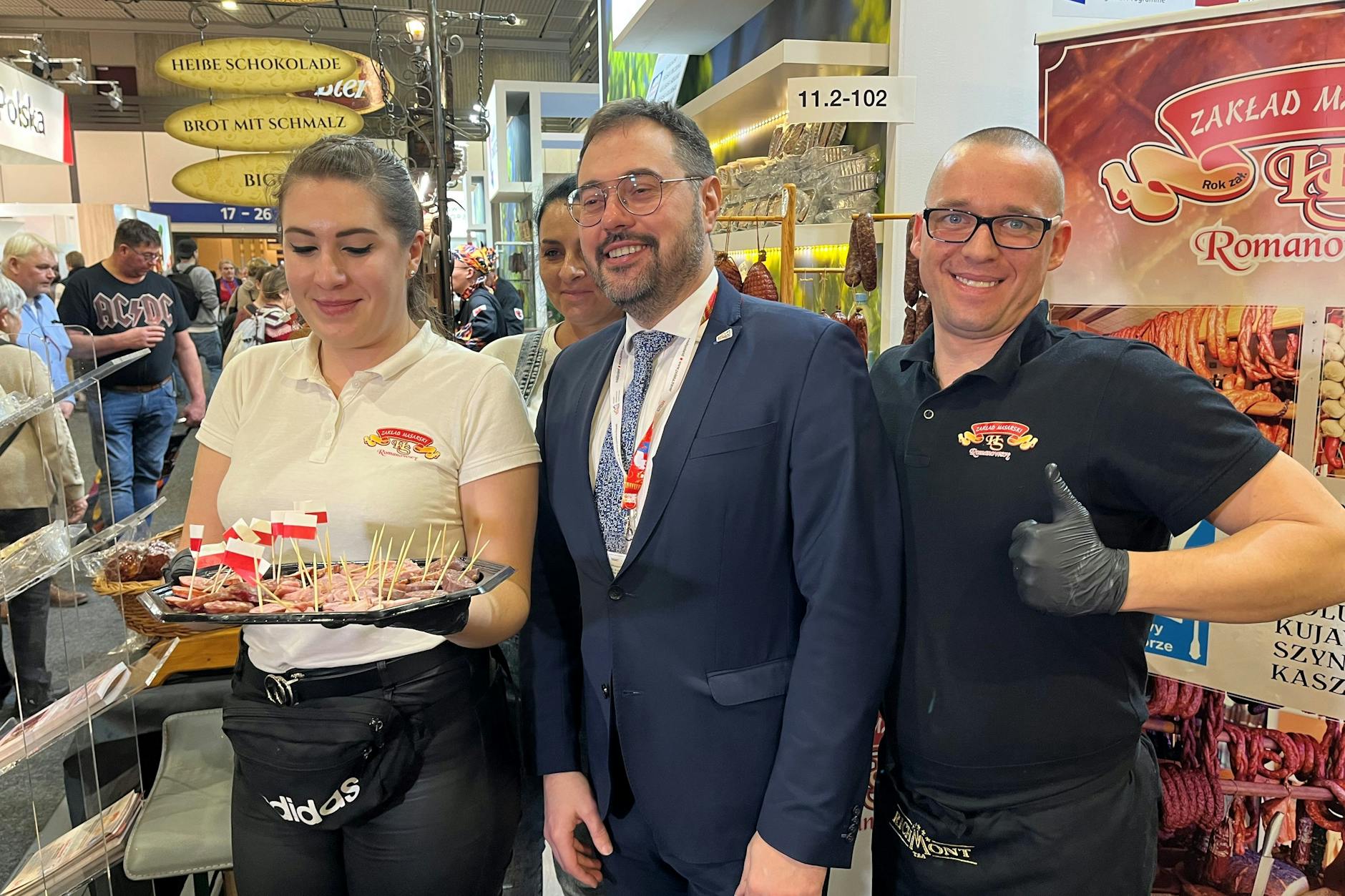 Der polnische Stand auf der Grünen Woche. Auf dem Bild: der polnische Direktor des polnischen Fremdenverkehrsamts, Konrad Guldon (Mitte).