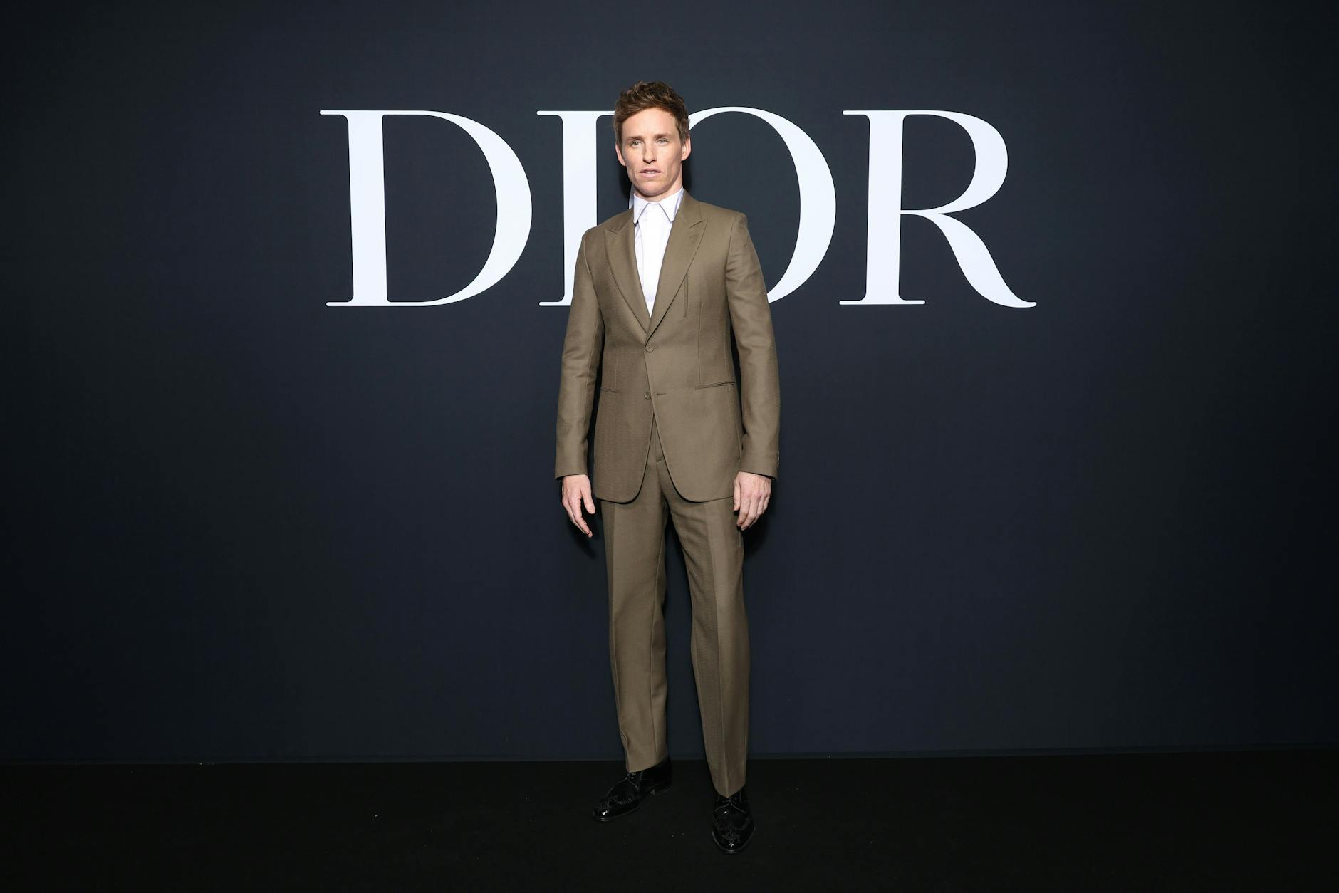 Multikünstler Eddie Redmayne im Dior-Suit. Der britische Schauspieler und Sänger modelte auch schon für Burberry.