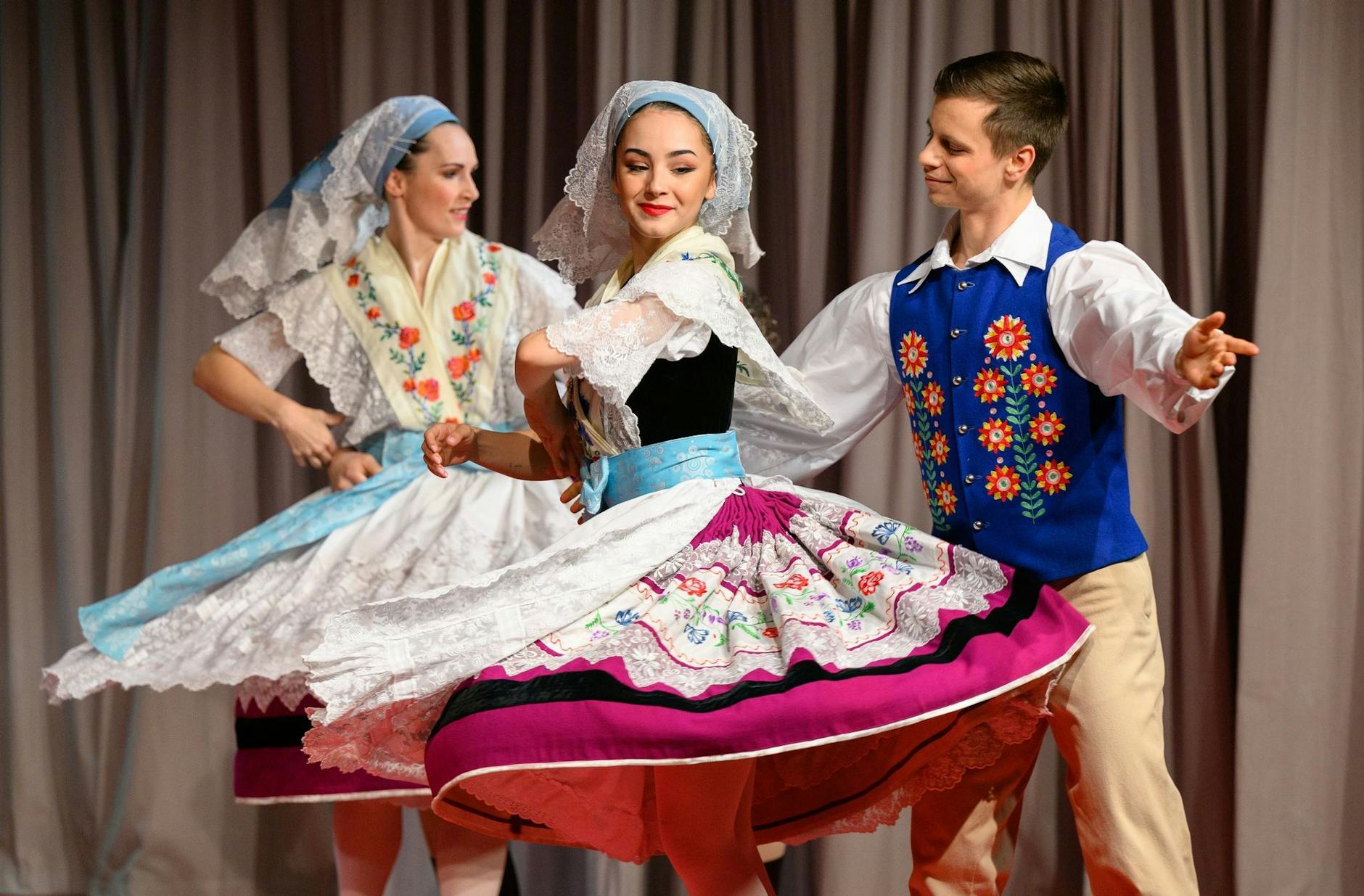 PRODUKTION - Das Ballett des Sorbischen National-Ensembles in Bautzen probt ein Programm.