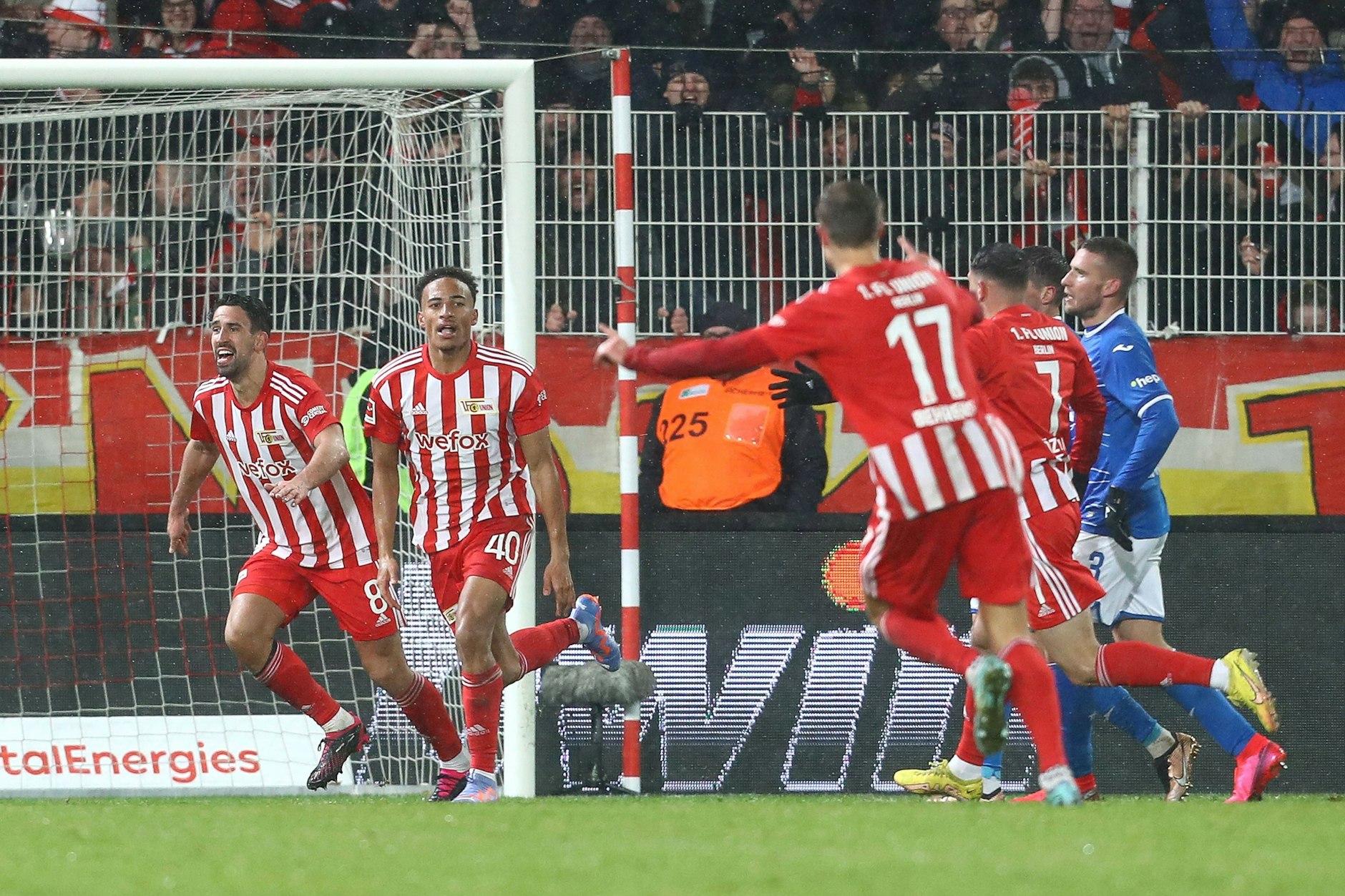 Jamie Leweling (2.v.l.) erzielte sein erstes Bundesliga-Tor für Union Berlin.