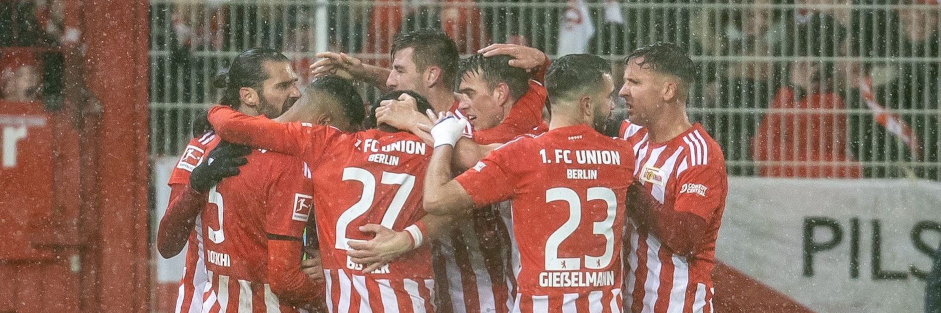 Das Schreckensbild für den Rest der Liga: Die Kicker des 1. FC Union sind mächtig am Jubeln.