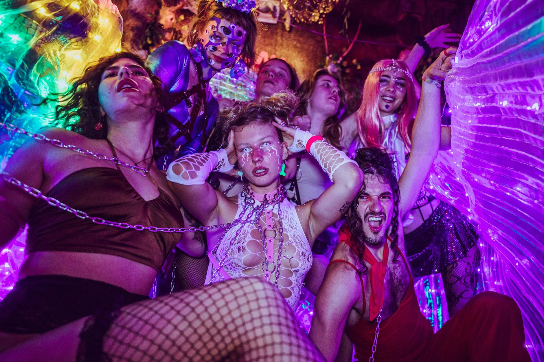 Das Dreamworld Kollektiv schlüpft gern in verschiedene Rollen. Hier im Kit-Kat-Club.
