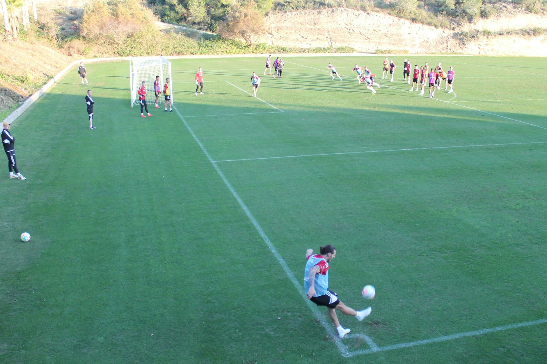 Das Erfolgsrezept gegen Hoffenheim, Ecken von Christopher Trimmel von der linken Seite, übte Union Berlin auch im Trainingslager in Campoamor.