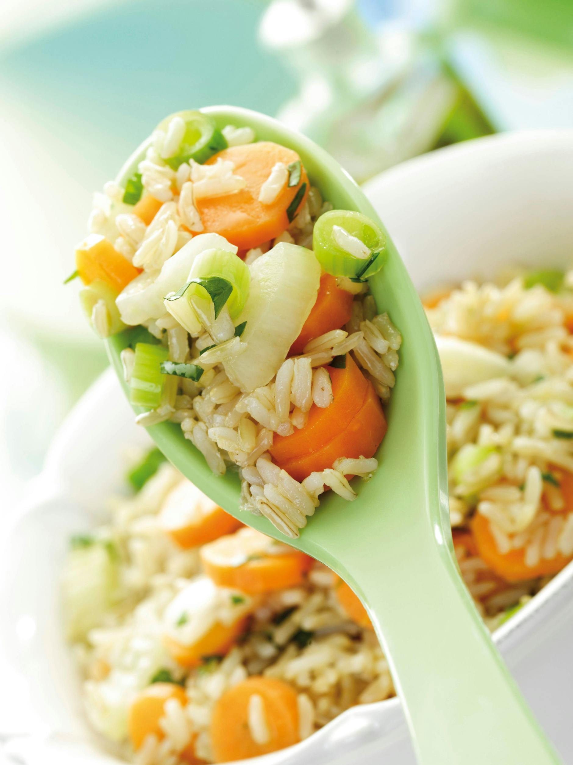 Leckerer Reissalat mit frischem Gemüse: Mit diesem Rezept gelingt er garantiert.