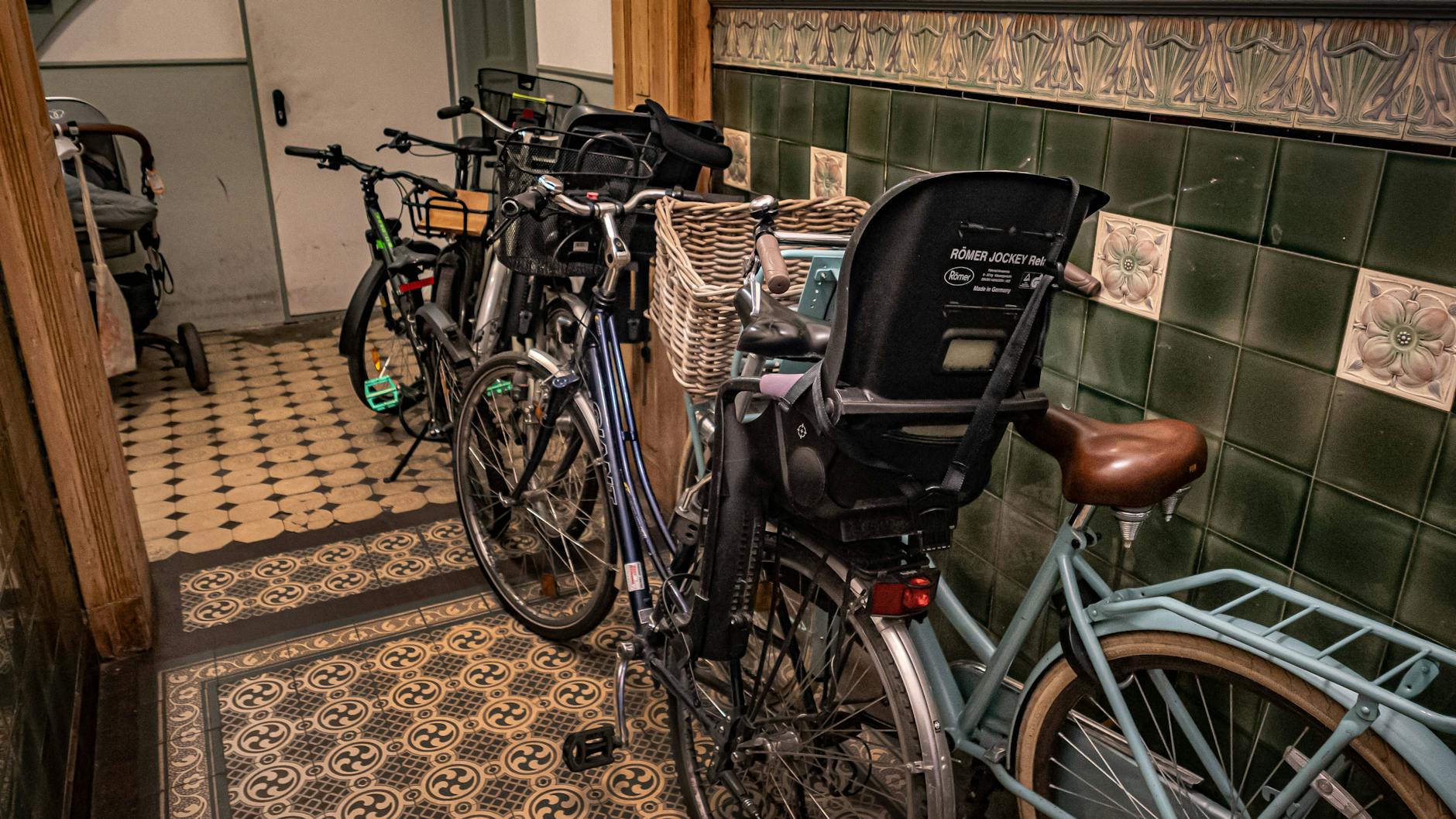 Fahrbare Gegenstände sind im Hausflur nicht erlaubt.