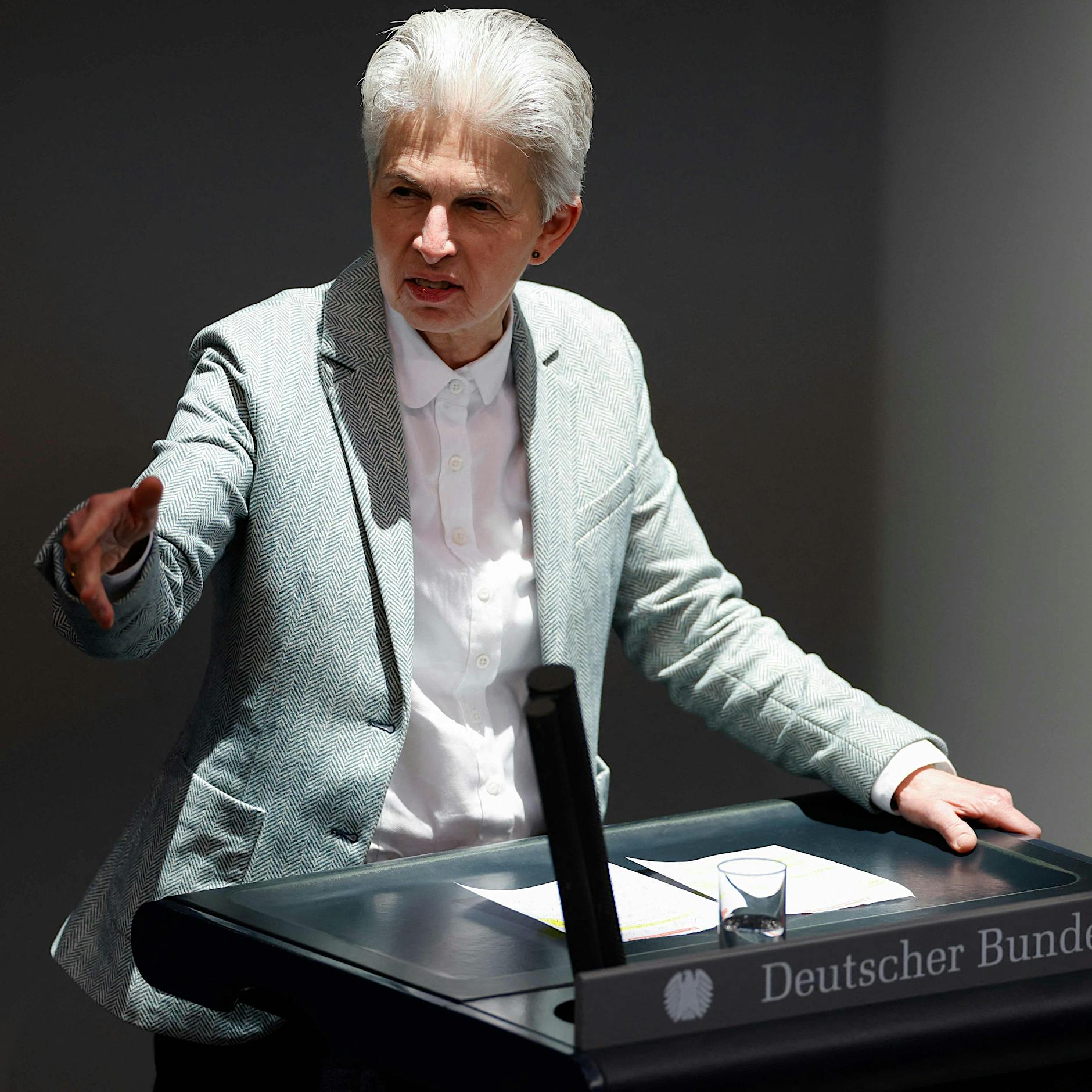 Panzer-Debatte: Schuldzuweisungen bringen nichts, Lavieren aber auch nicht