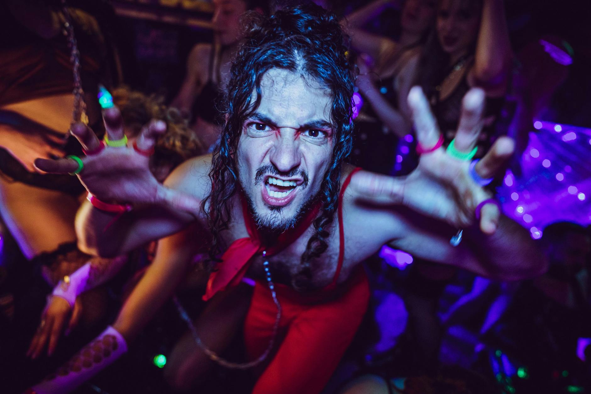Pablo Villalba beim „Foreplay“ im Kit-Kat-Club.