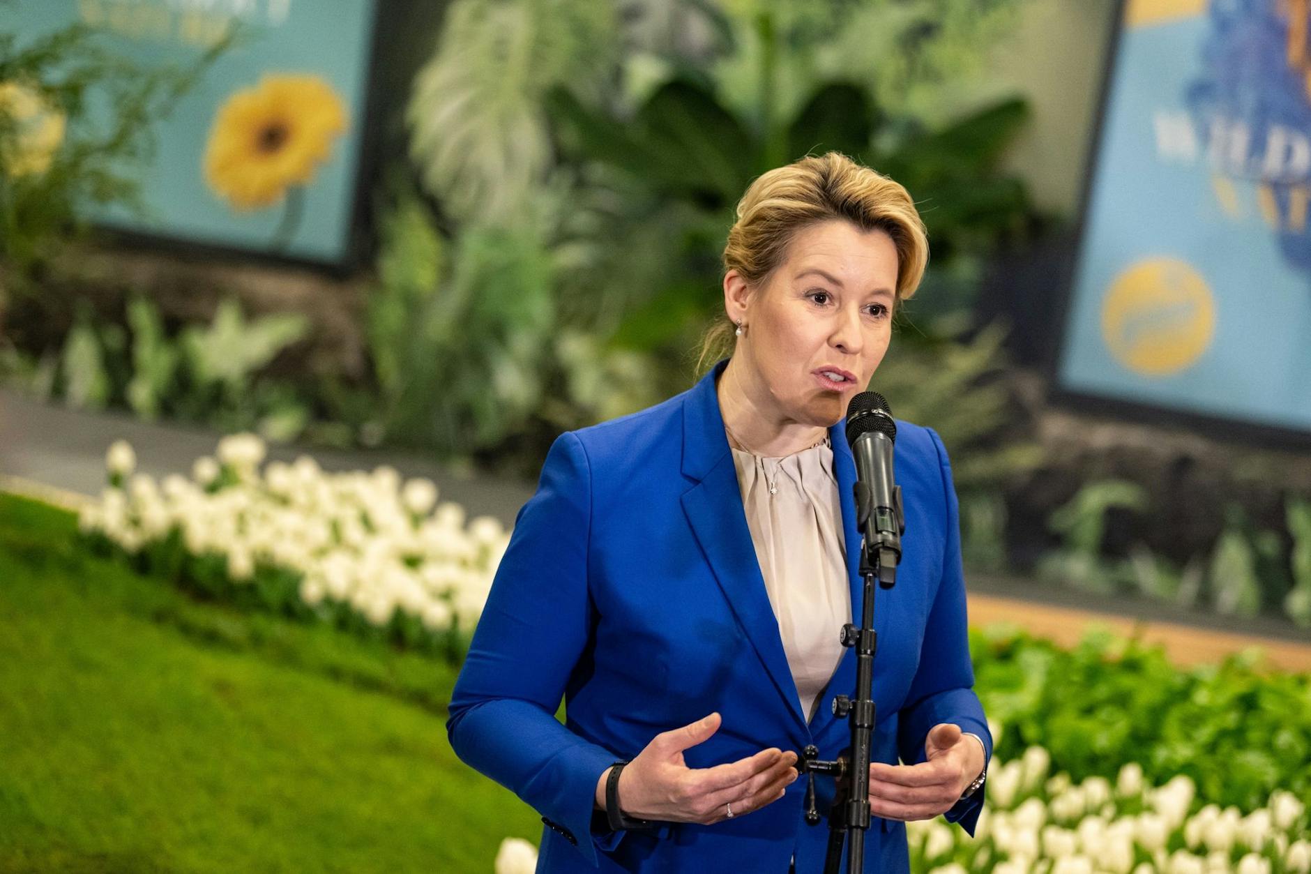 Franziska Giffey: „Wenn die Grünen den Leuten die Hälfte der Parkplätze wegnehmen, führt das eben nicht automatisch zu weniger Verkehr“.