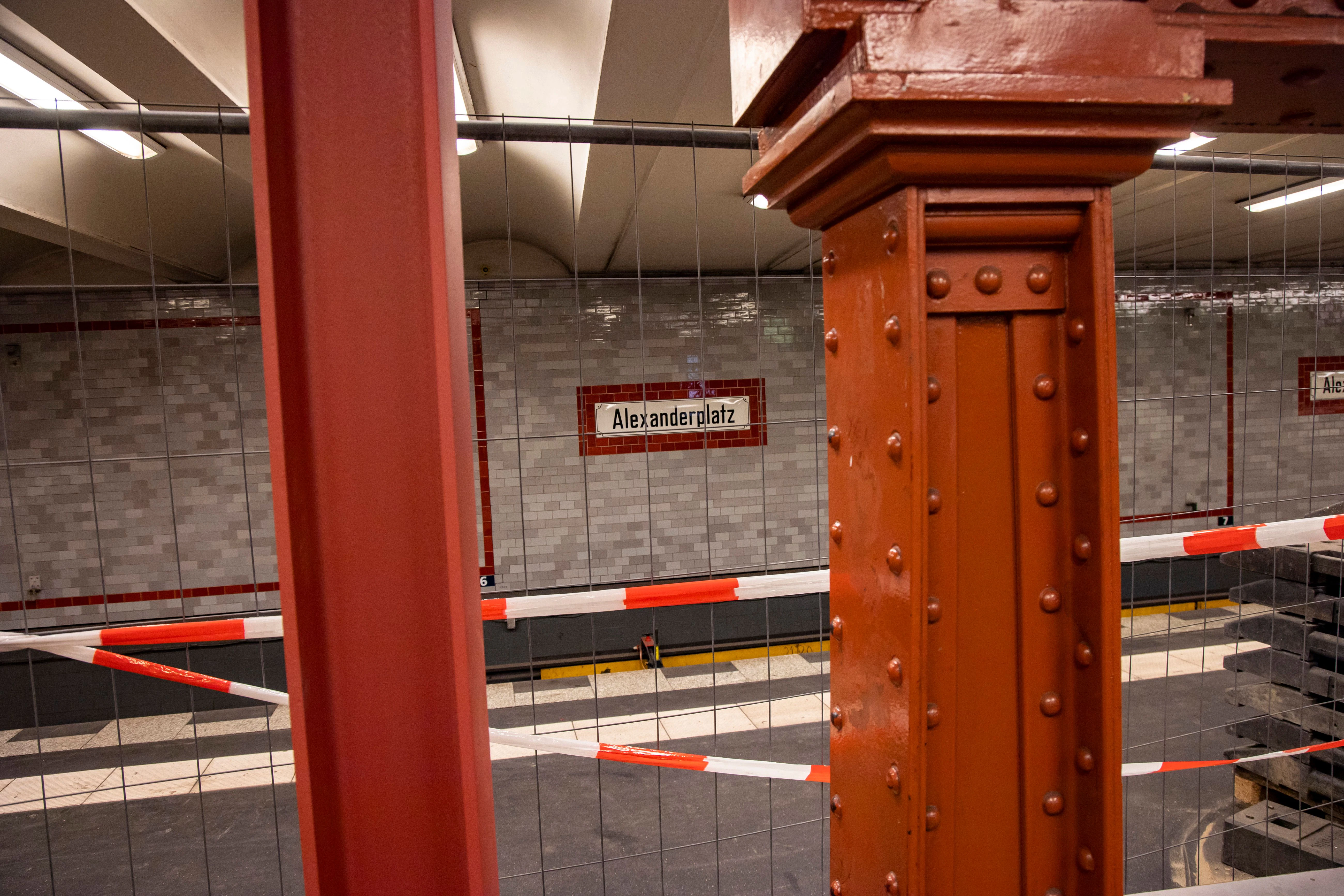 Kein Zutritt: der abgesperrte Bereich im Bahnhof der U2 unter dem Alexanderplatz.