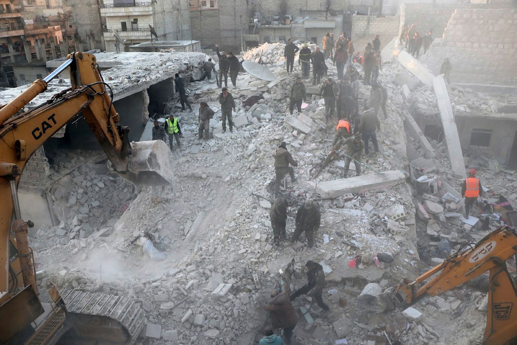 Haus in Aleppo stürzt ein - mindestens 16 Tote