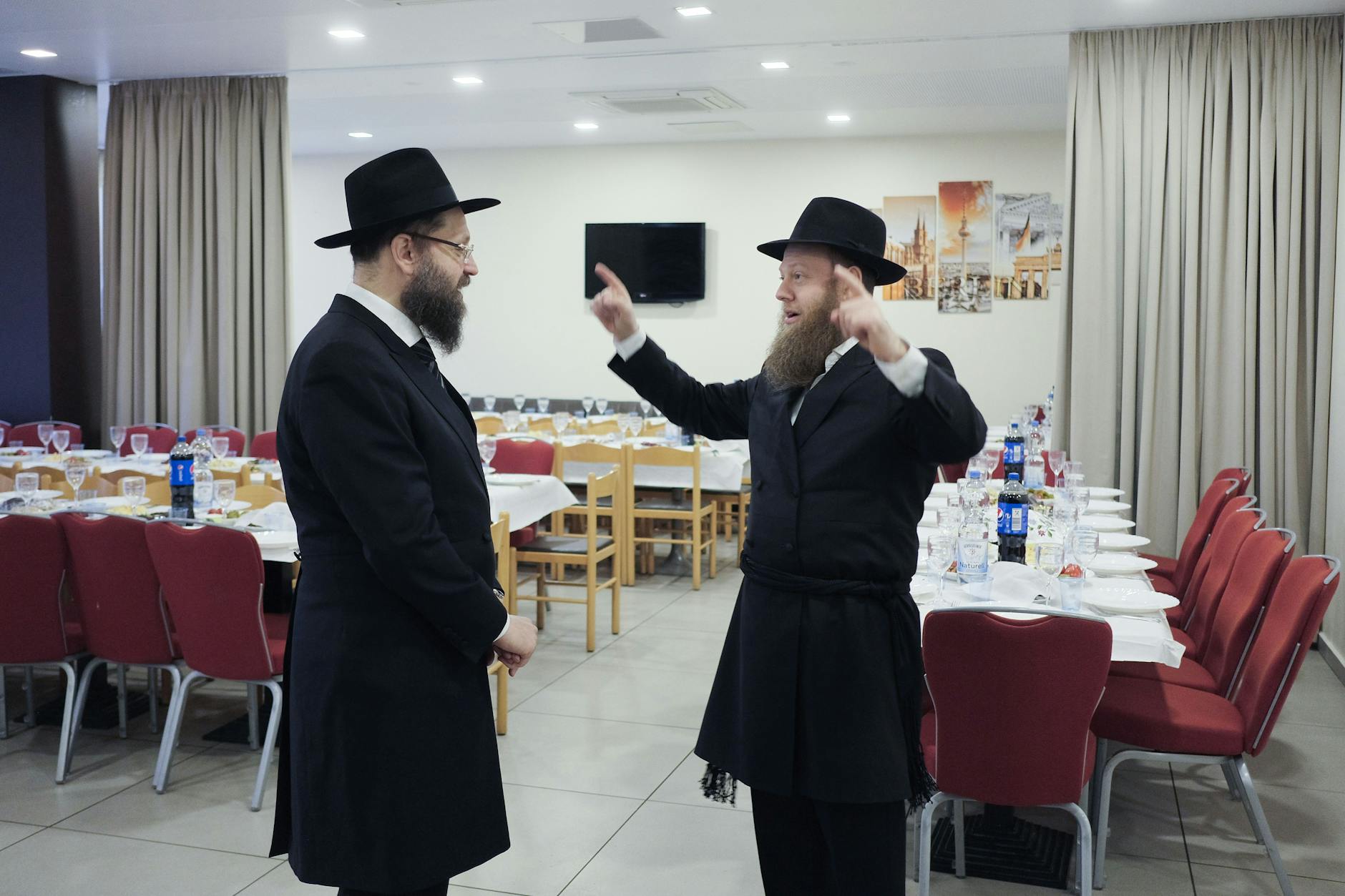 Die Rabbiner Yehuda Teichtal (links) und Elisha Pavlosky.
