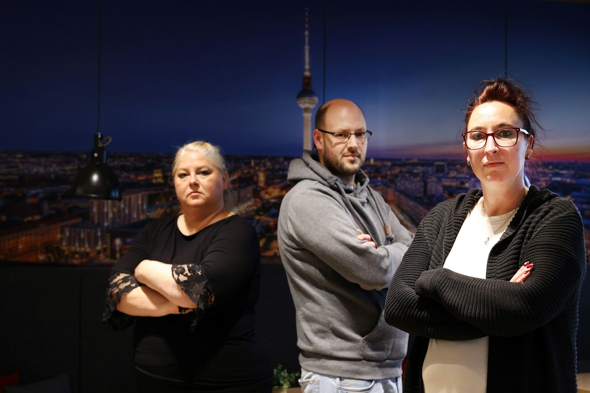 Melanie Estenfelder (r.), die Pächterin und ihr siebenköpfiges Team (hier Pamela Rosenmeyer und Marco Winkelmann) haben viele Krisen überstanden. Ob sie die Baustellen überstehen, ist nicht sicher.&nbsp;