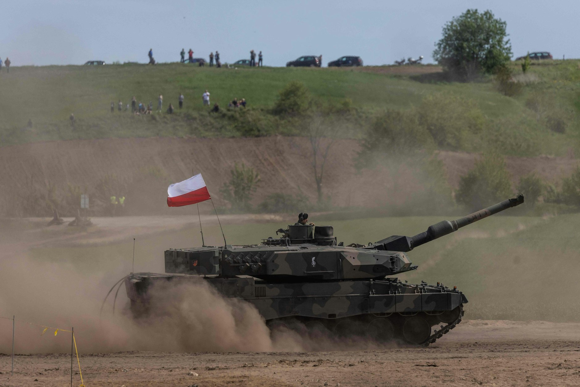 Ein Leopard 2-Panzer der polnischen Armee im Manöver. 