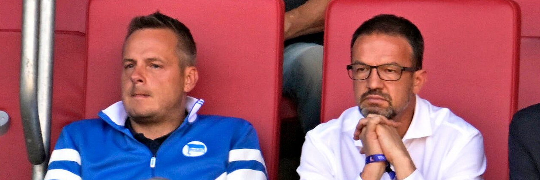 Scheinen weiter Gesprächsbedarf zu haben: Hertha-Präsident Kay Bernstein (42) und Manager Fredi Bobic (51).