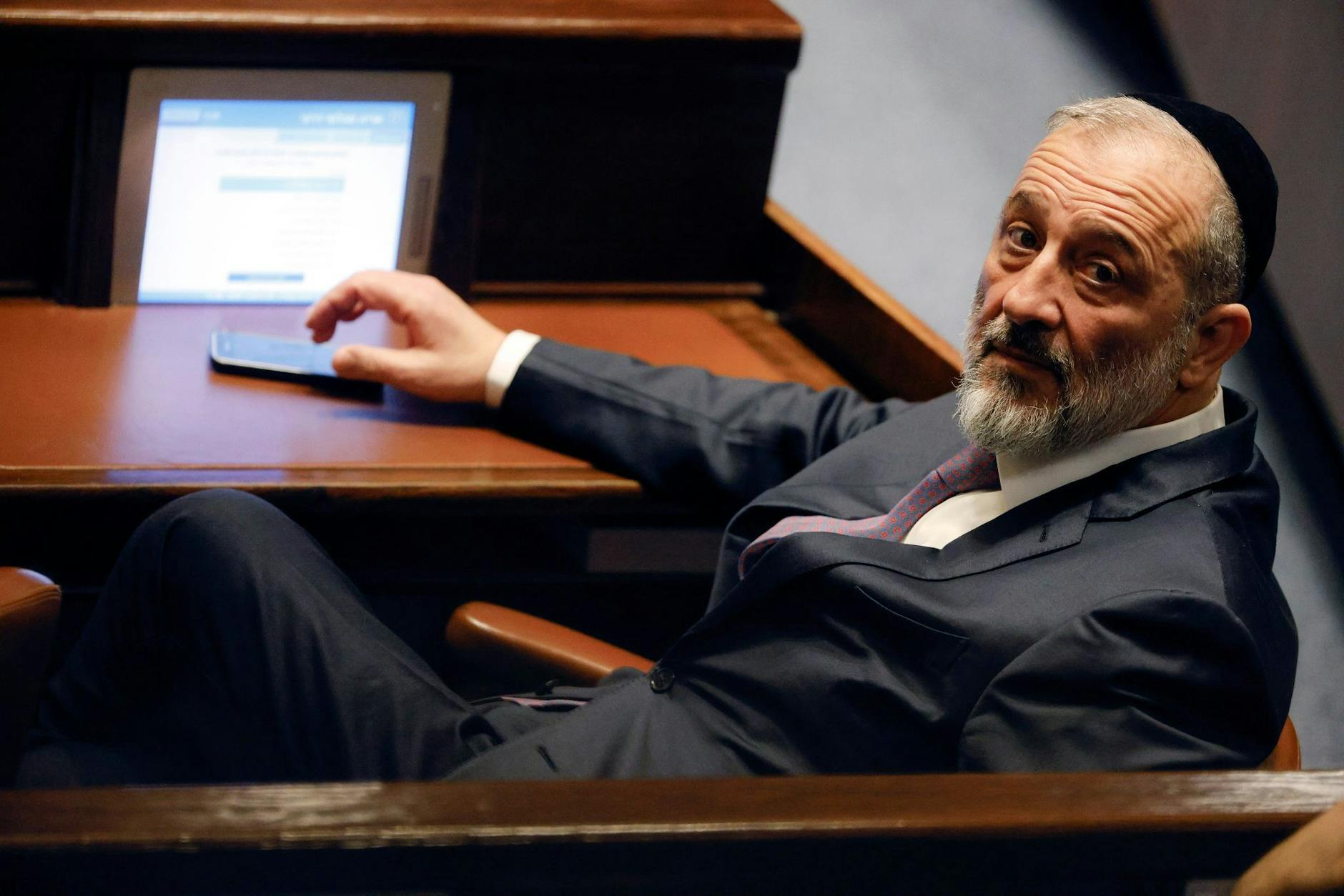 ARCHIV - Arie Deri, Vorsitzender der ultraorthodoxen Schas-Partei, wurde von Benjamin Netanjahu als Minister entlassen - «schweren Herzens», wie der Regierungschef wissen ließ.
